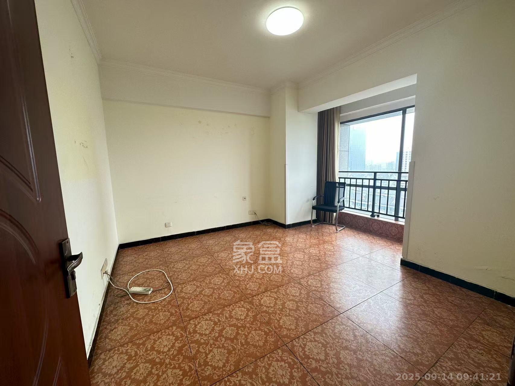 西子一间  3室1厅1卫    4000.0元/月室内图