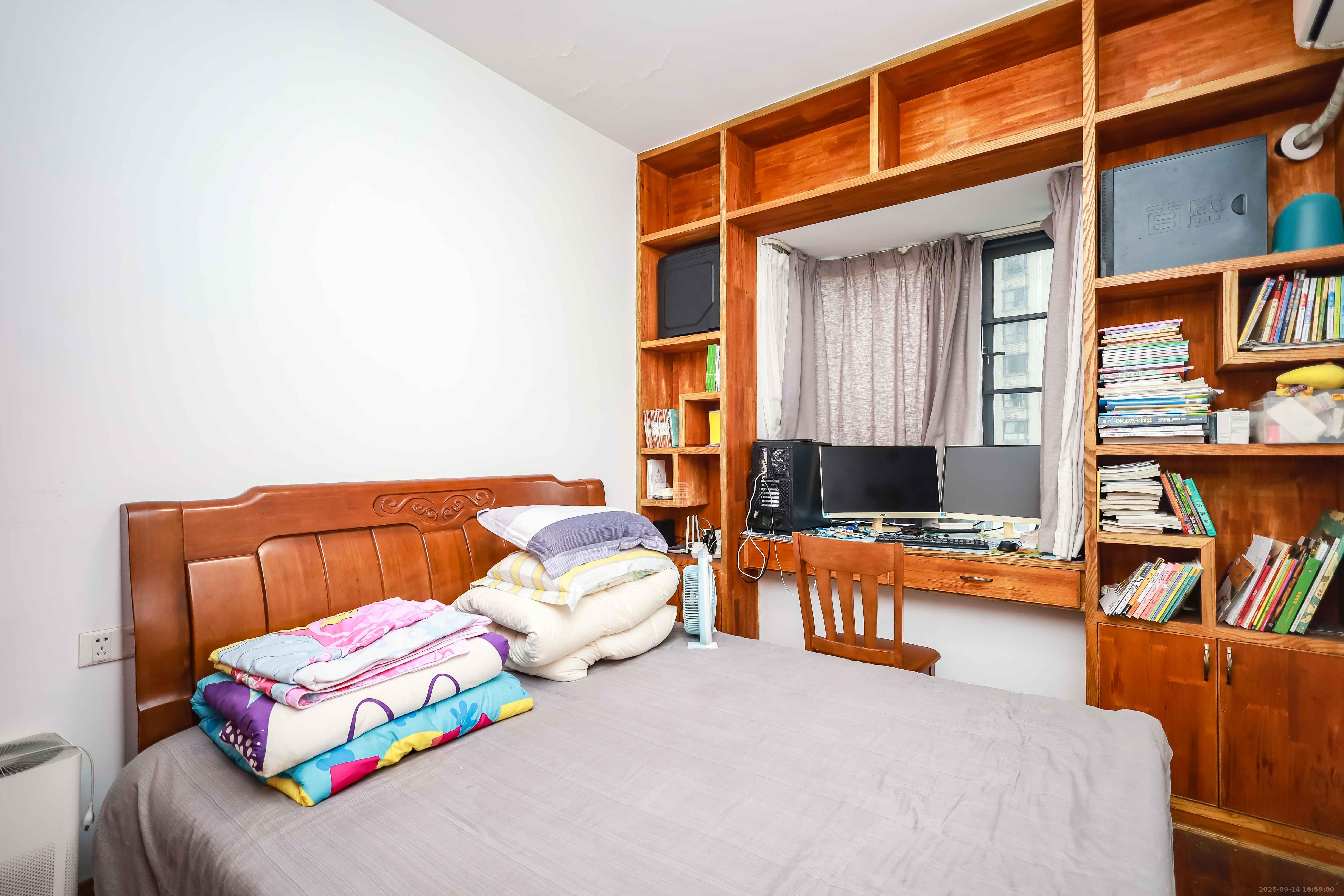 莱茵城 3室2厅2卫 92.8万 莱茵城 3室2厅2卫 92.8万卧室