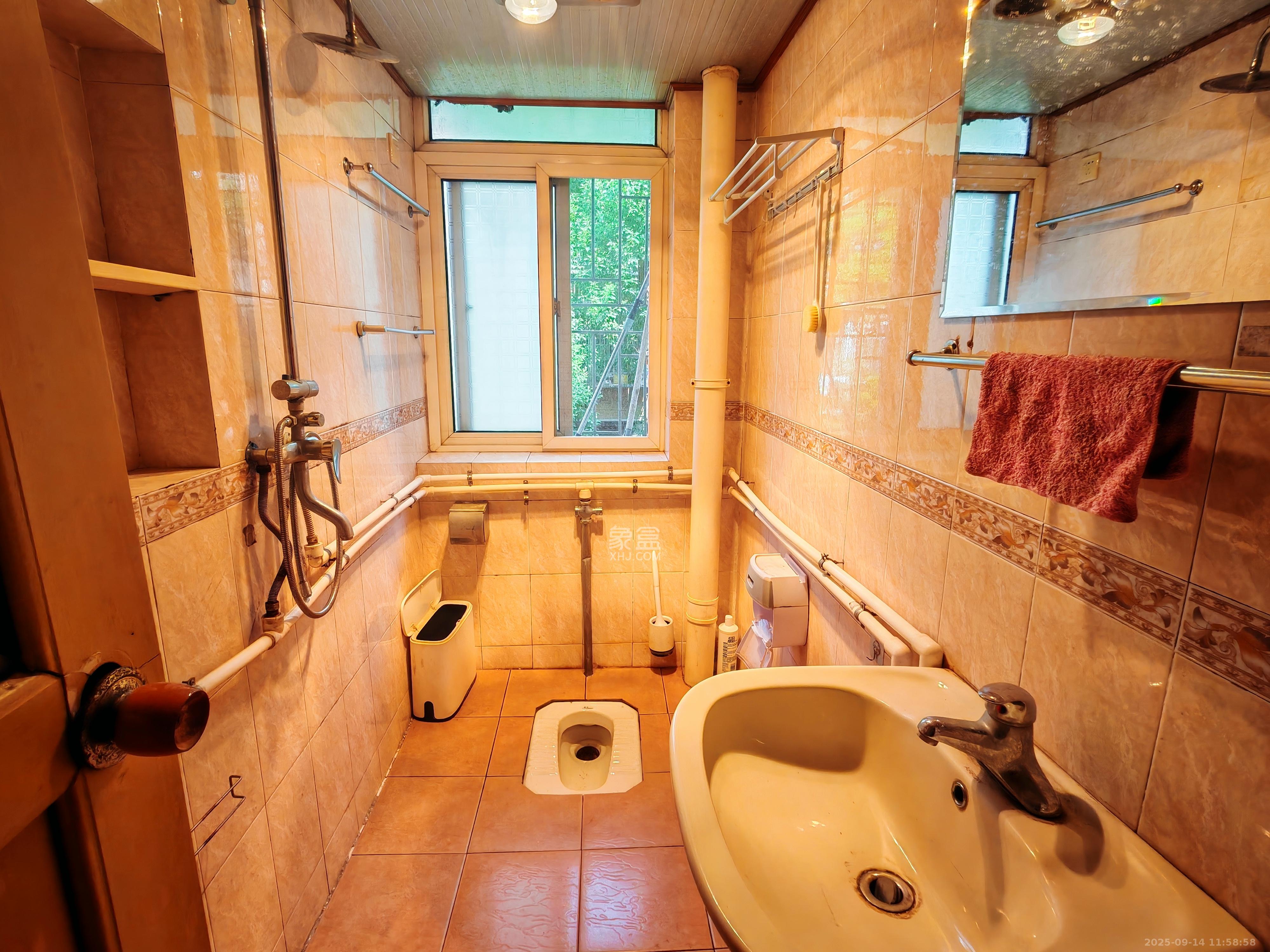 广济桥商务厅宿舍 3室1厅1卫 2300.0元/月 广济桥商务厅宿舍 3室1厅1卫 2300.0元/月室内图