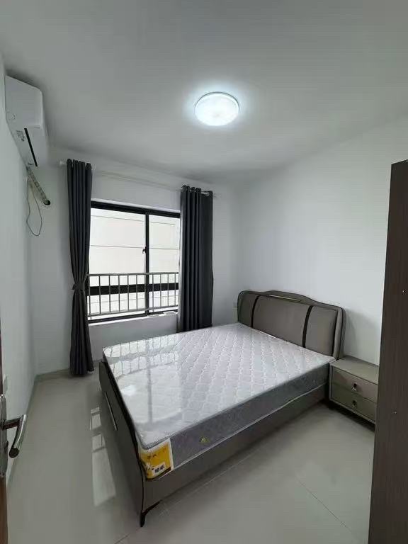 龙城新景  3室1厅2卫   3300.00元/月室内图