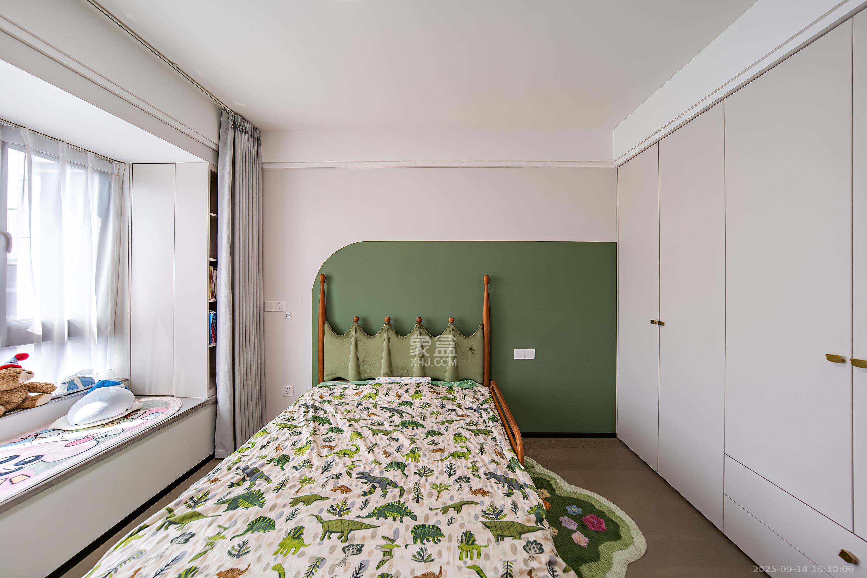 中海阅麓山一期  4室2厅2卫    235.0万卧室