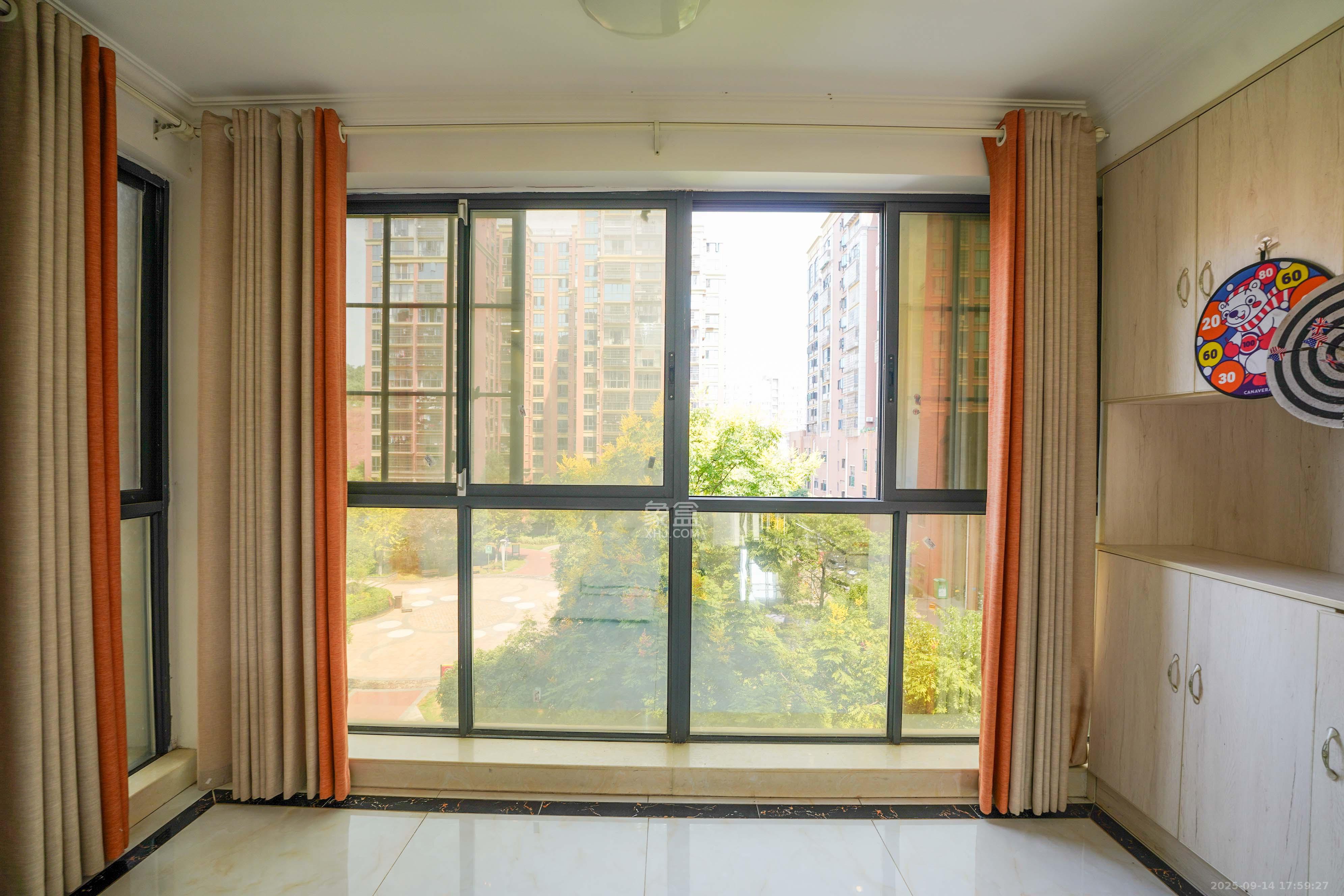 金谷豪庭 4室2厅2卫 69.8万 金谷豪庭 4室2厅2卫 69.8万阳台