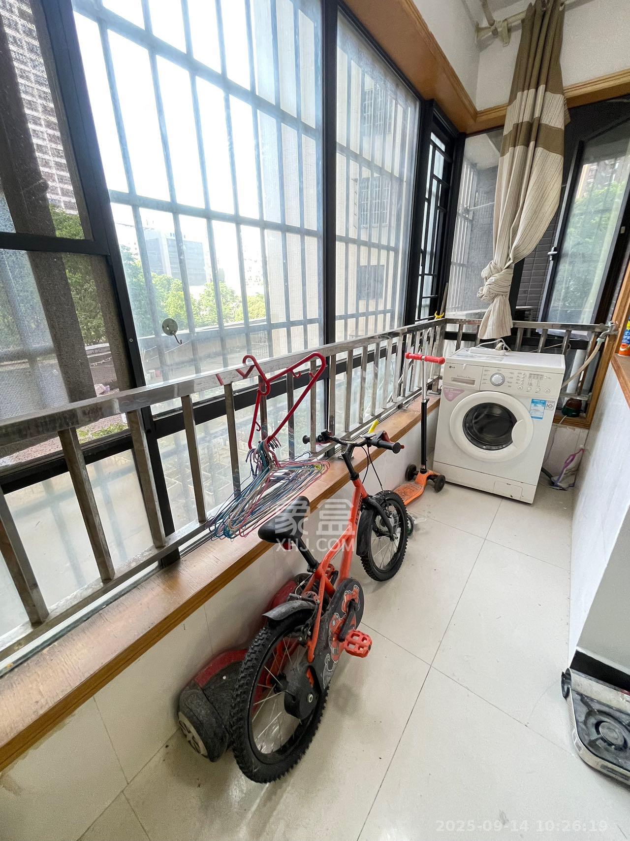 和庄  3室2厅2卫    2200.0元/月室内图