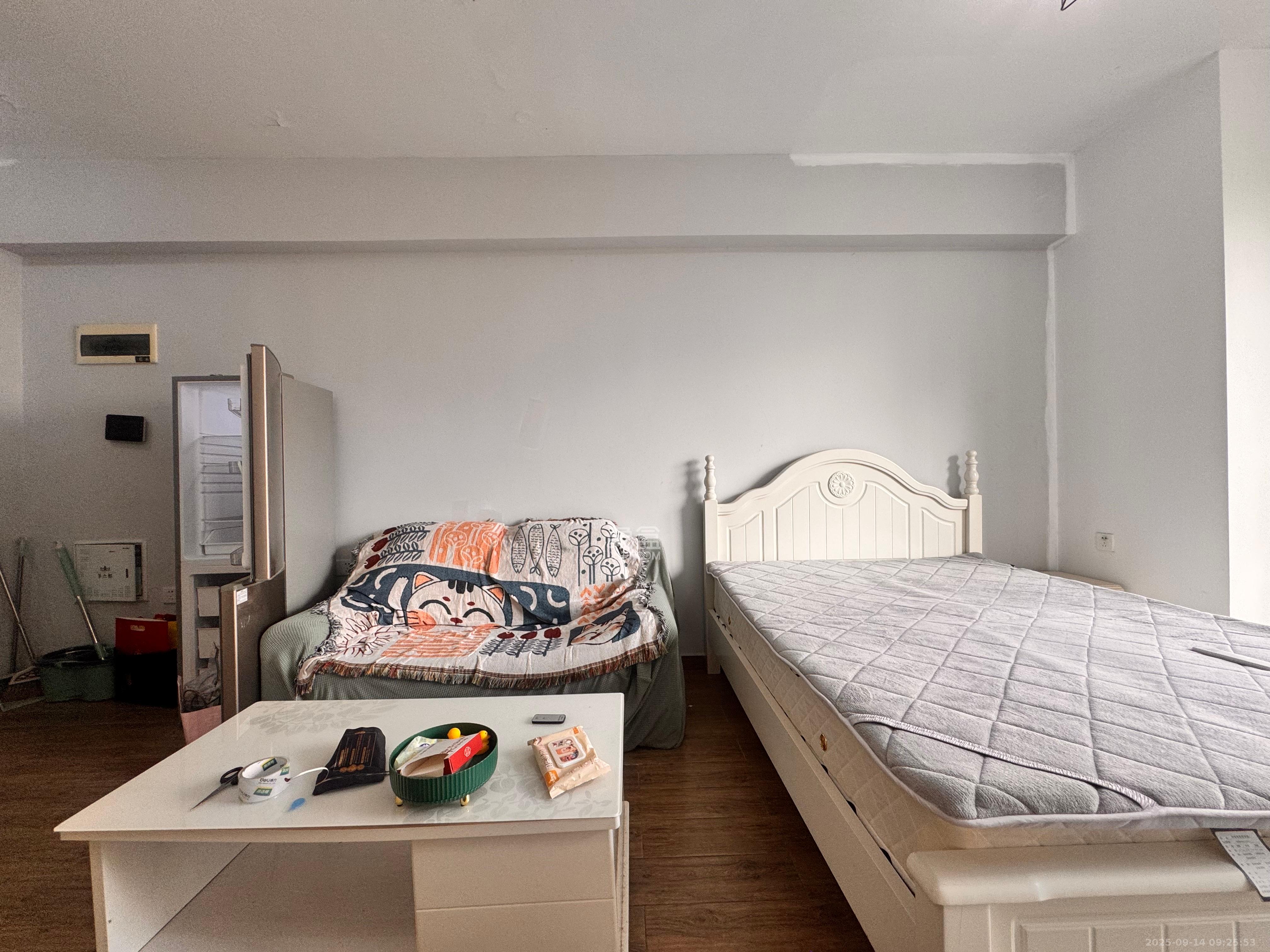 第六都（陆都小区）  1室1厅1卫    1600.0元/月室内图