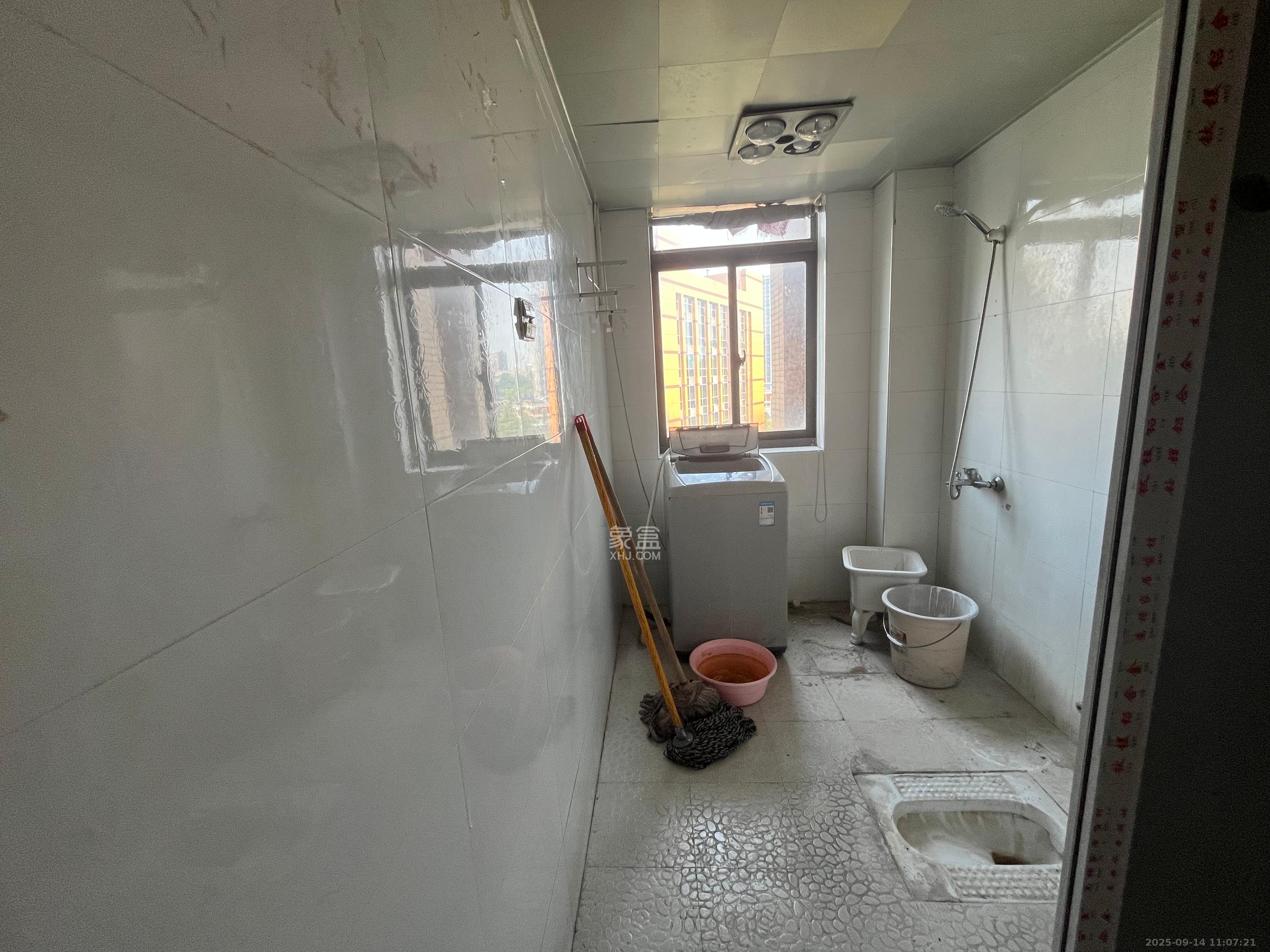 湖南省地震局单位宿舍  3室2厅2卫    2500.0元/月室内图