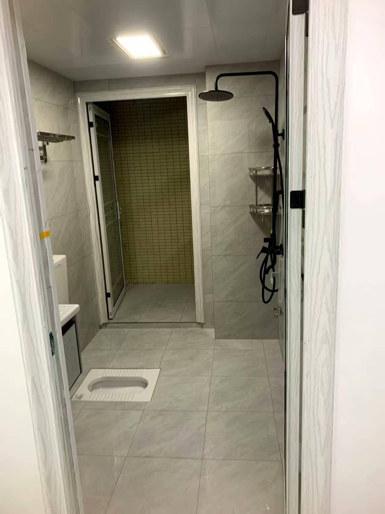 互助小区电梯房  4室2厅2卫    2600.0元/月 互助小区电梯房  4室2厅2卫    2600.0元/月室内图