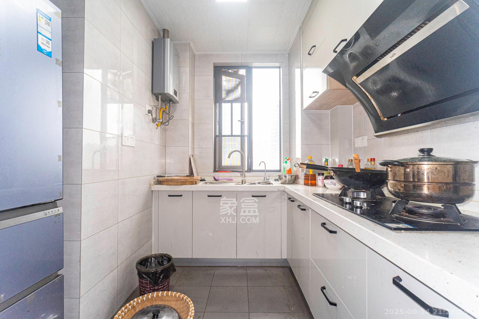 华远海蓝郡  3室2厅2卫    79.0万 华远海蓝郡  3室2厅2卫    79.0万厨房