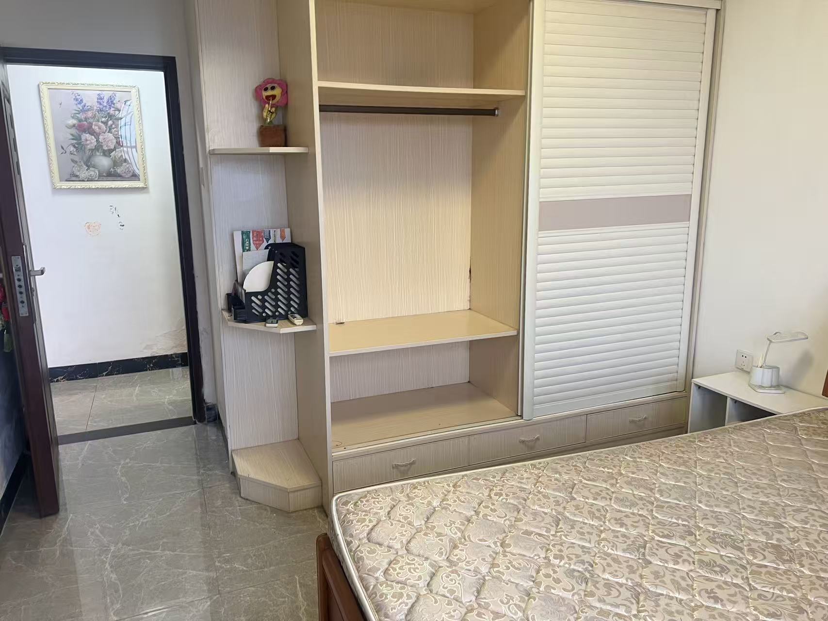 秀山观海苑  2室2厅1卫    115.0万 秀山观海苑  2室2厅1卫    115.0万客厅