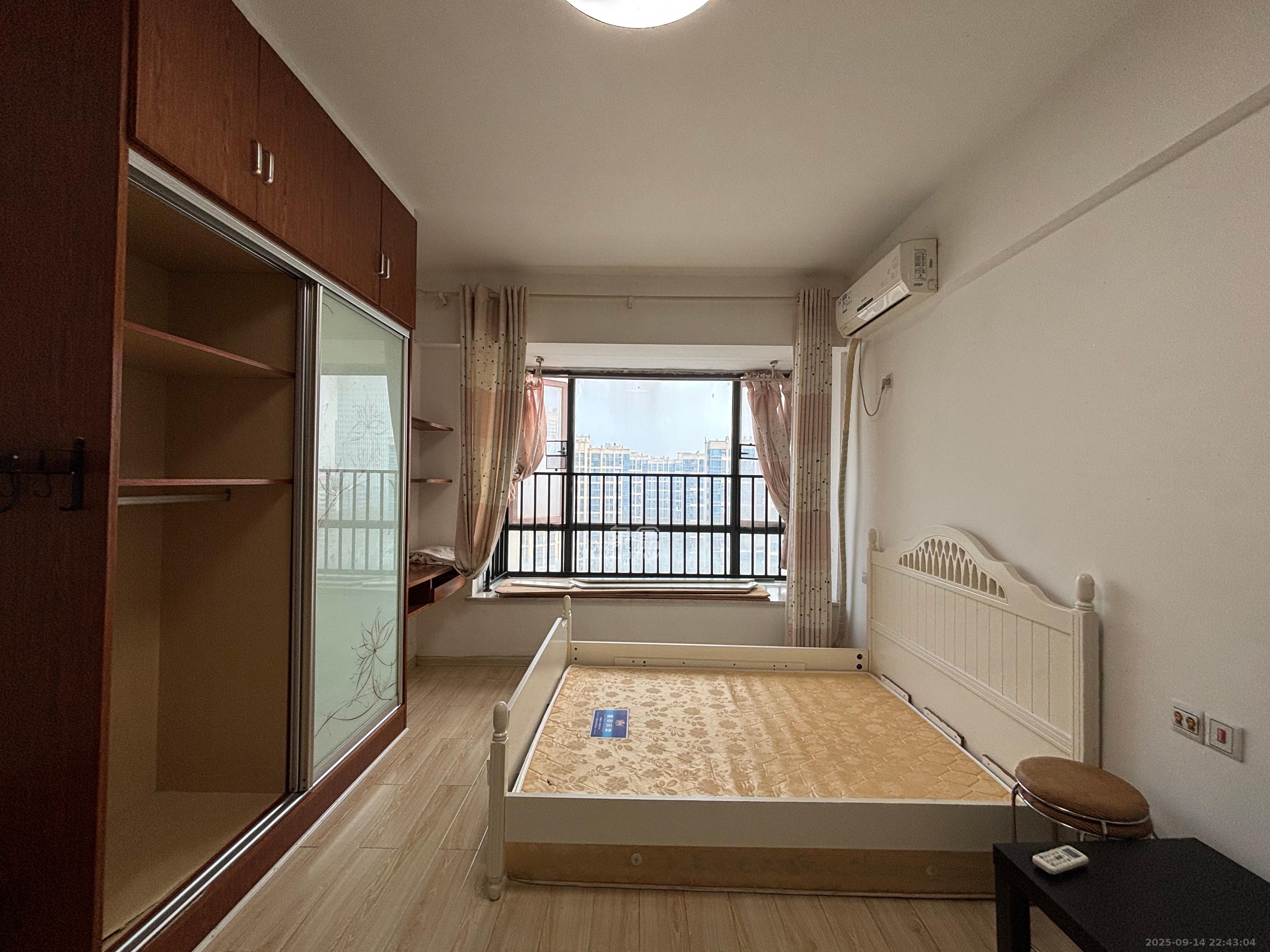 名富公寓  1室1厅1卫    1400.0元/月室内图