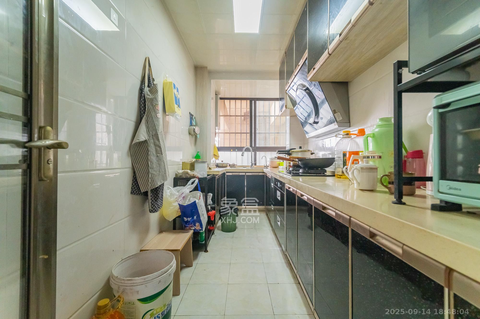 星湖湾一期高层  4室2厅2卫    85.0万厨房