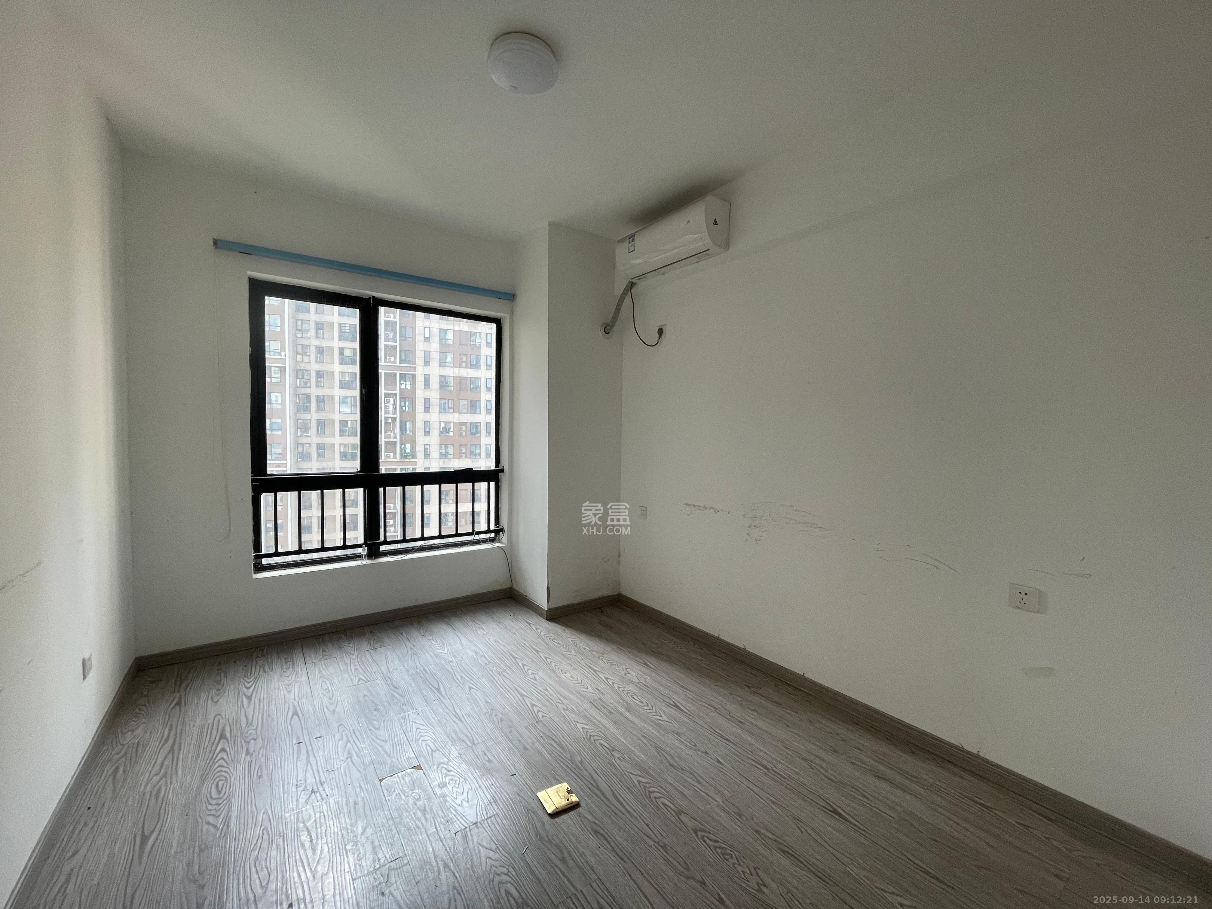 达美D6区  4室2厅2卫    3000.0元/月室内图