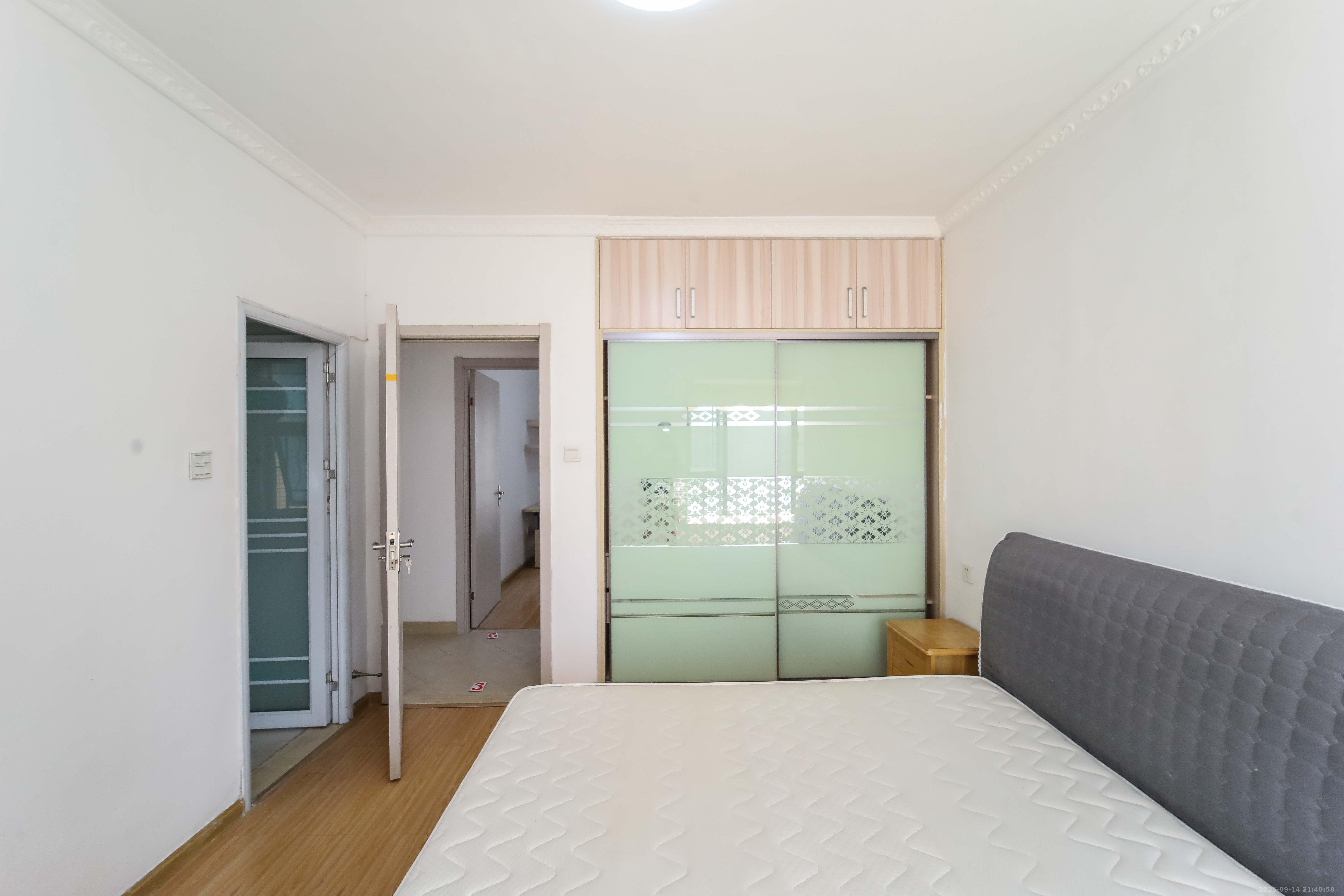 鸿基橄榄君庭  4室2厅2卫    96.0万 鸿基橄榄君庭  4室2厅2卫    96.0万卧室