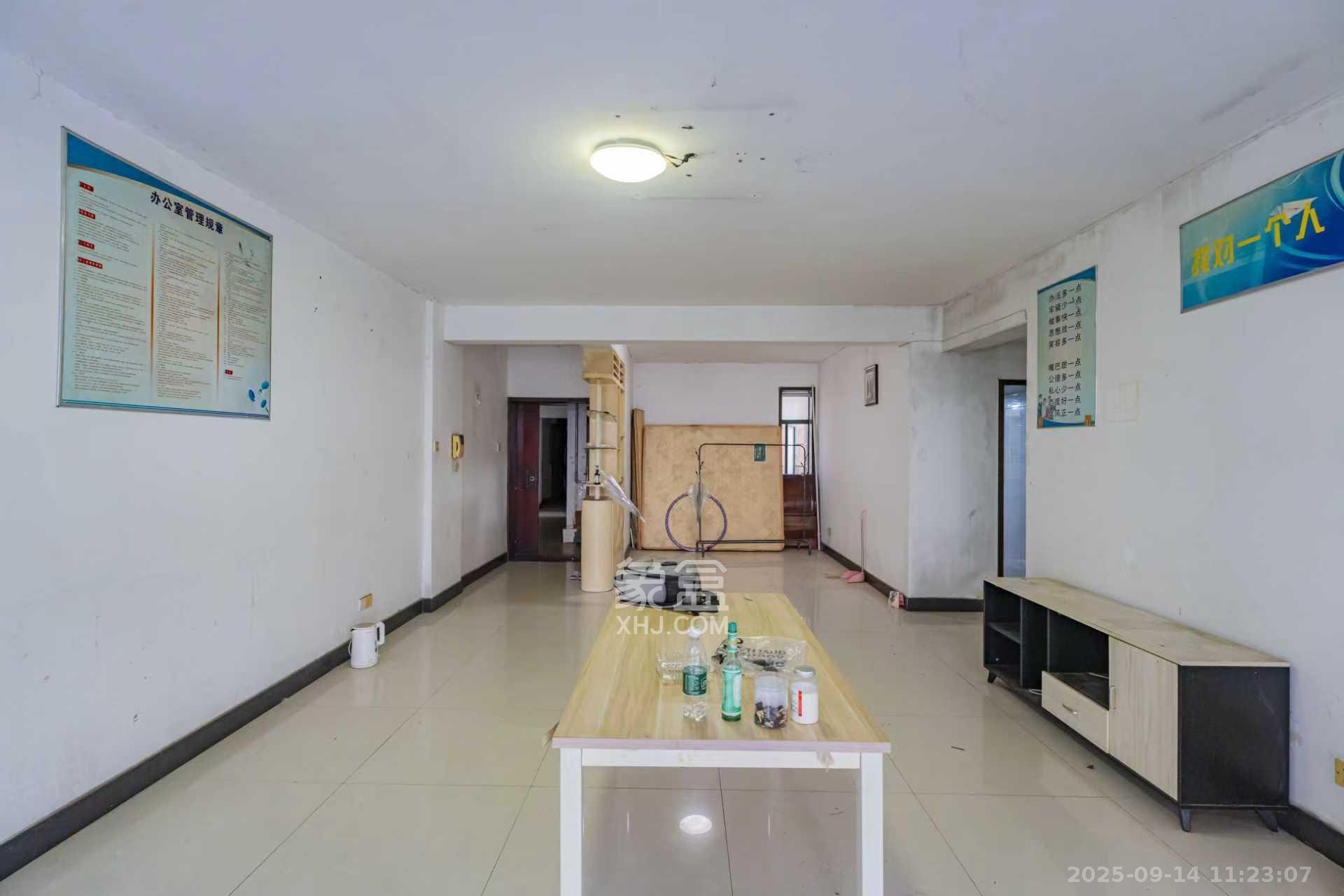 四季阳光花城 4室2厅2卫 3900.0元/月 四季阳光花城 4室2厅2卫 3900.0元/月室内图