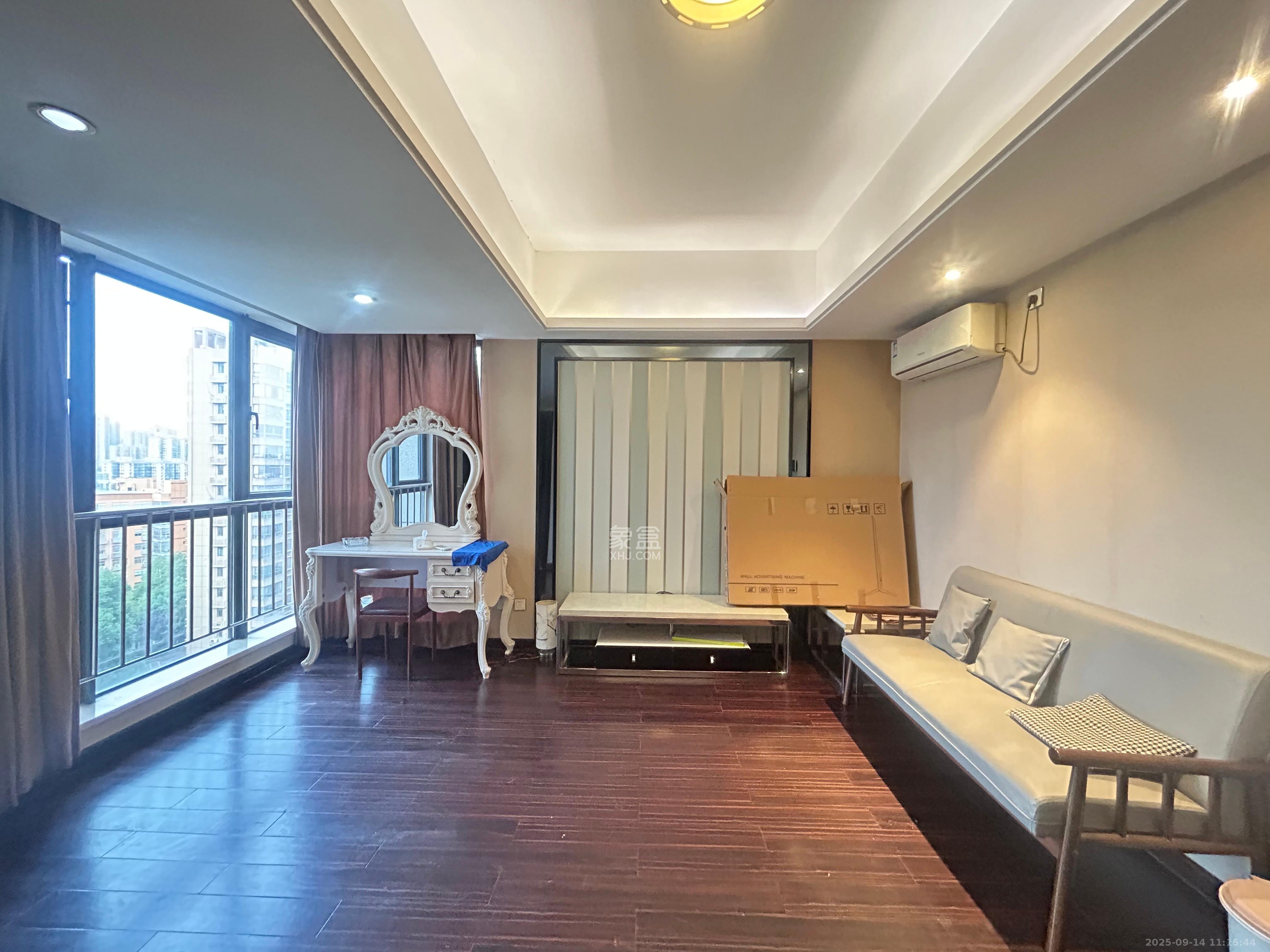 德思勤城市广场（宝格丽公寓）  1室1厅1卫   2200.00元/月室内图1