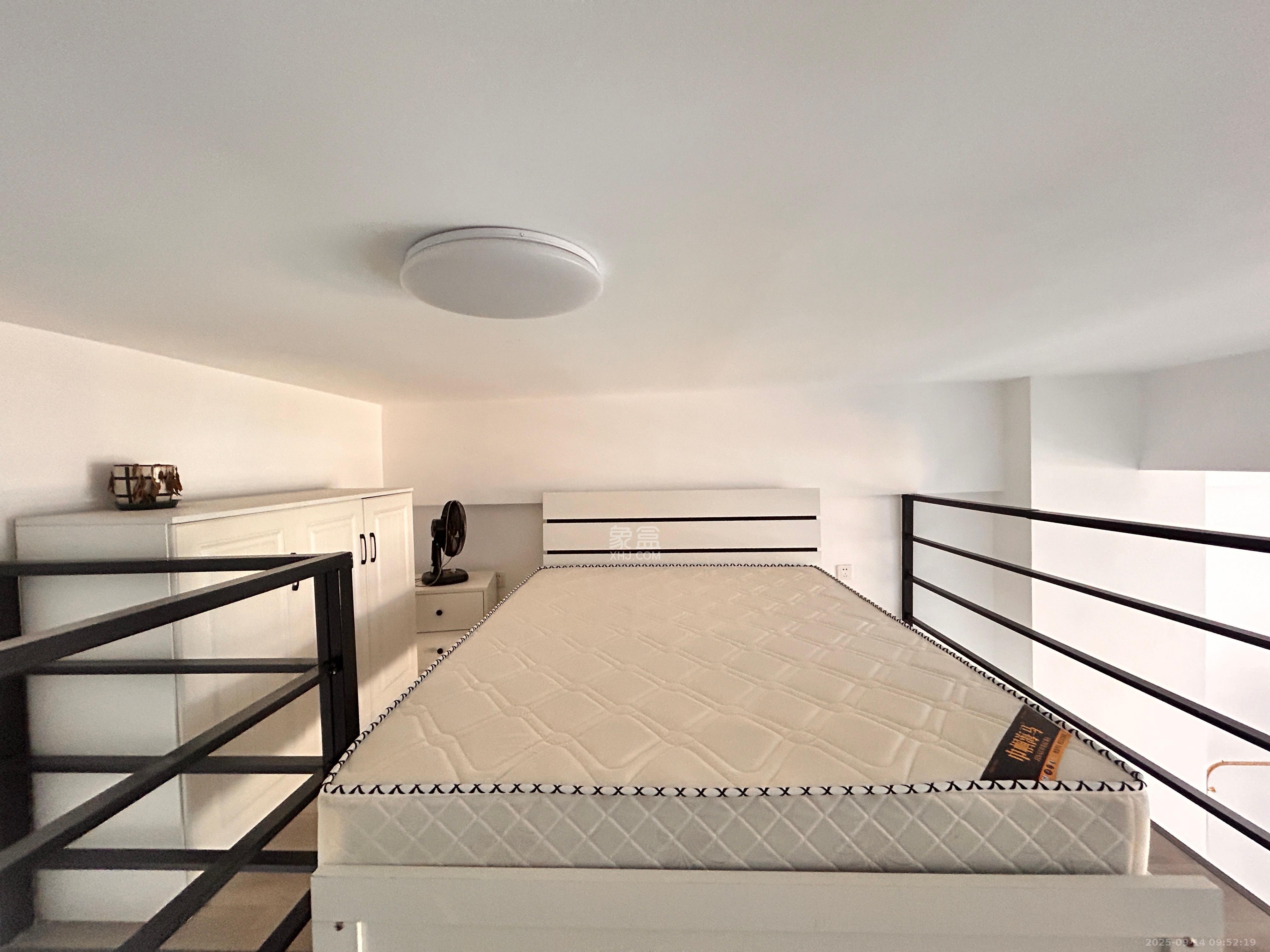 荣悦台 1室1厅1卫 1600.0元/月 荣悦台 1室1厅1卫 1600.0元/月室内图