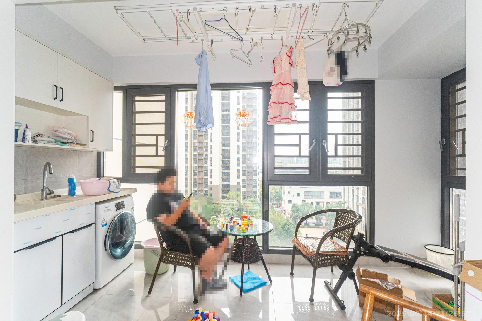 华远海蓝郡  3室2厅2卫    79.0万阳台