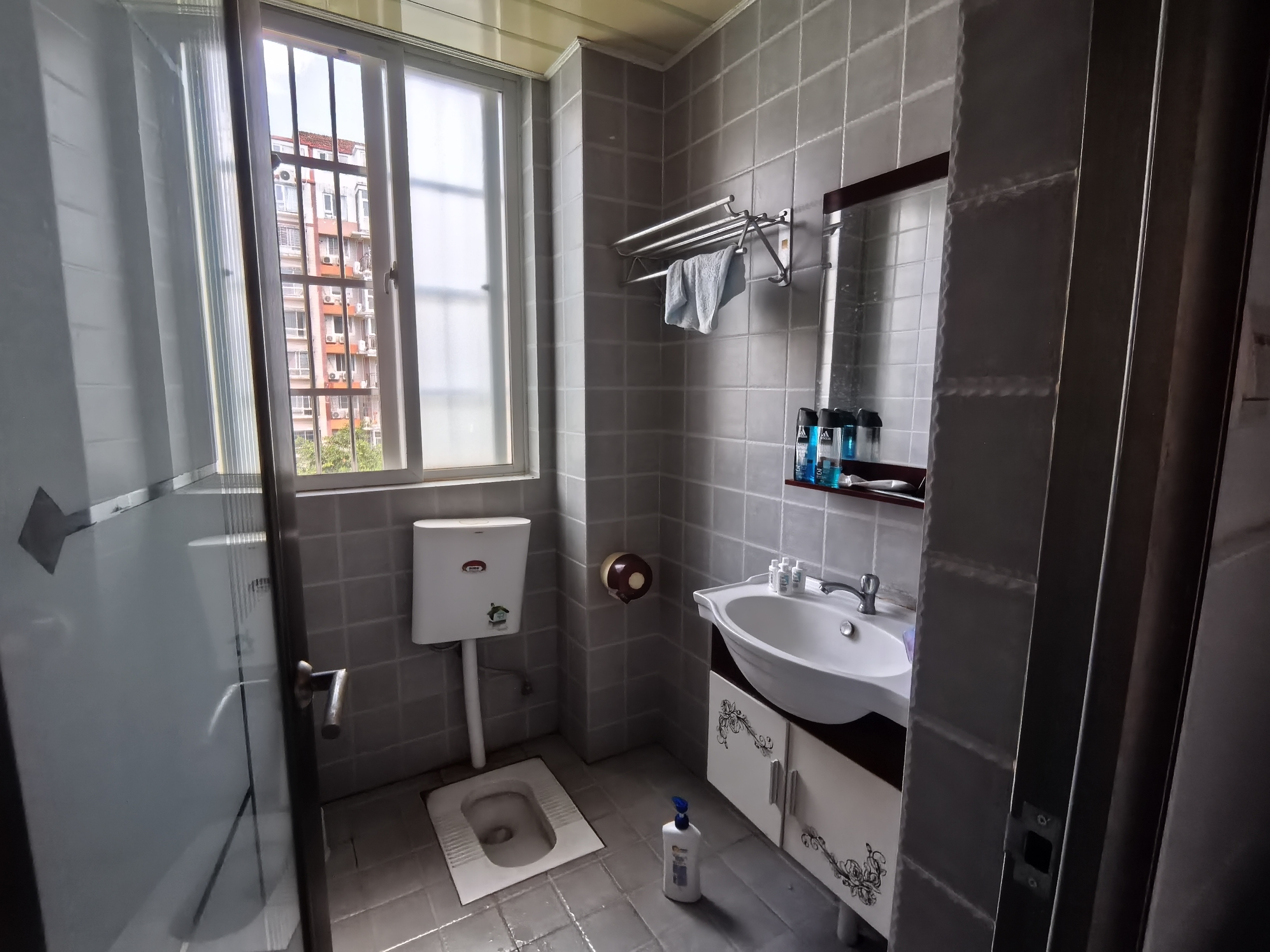 天上人间 3室2厅1卫 2600.0元/月 天上人间 3室2厅1卫 2600.0元/月室内图