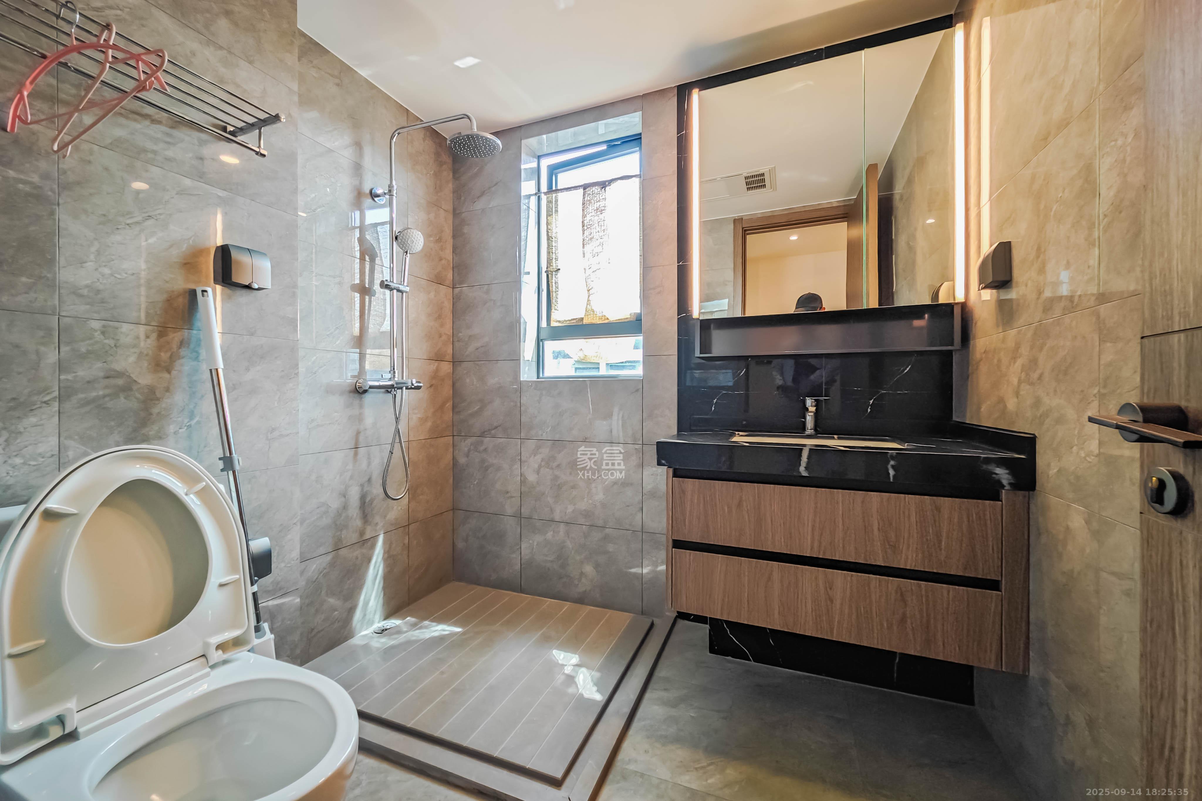 轨道万科悦府 3室2厅2卫 142.8万 轨道万科悦府 3室2厅2卫 142.8万卫生间