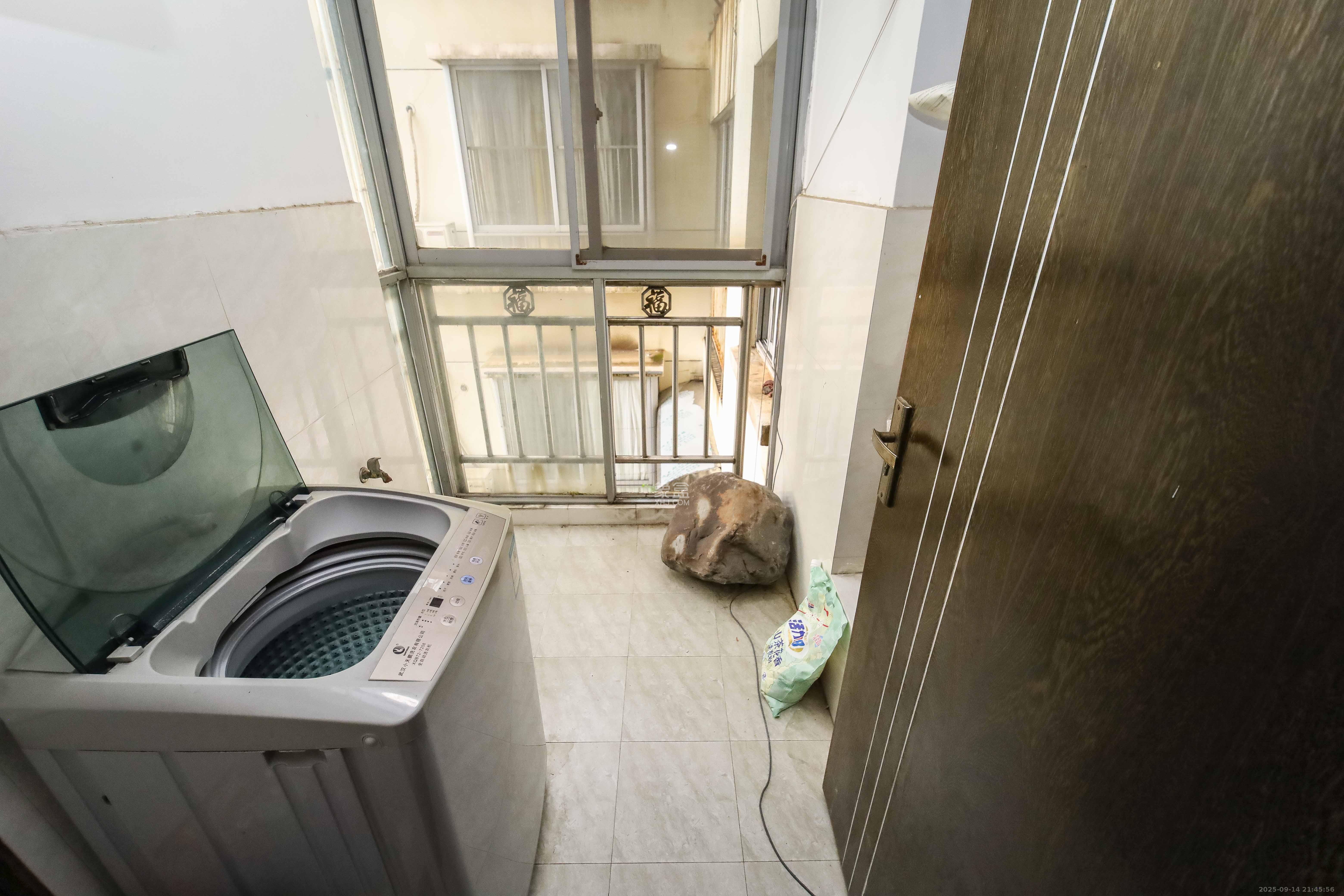 芙蓉苑 3室2厅2卫 110.0万 芙蓉苑 3室2厅2卫 110.0万阳台