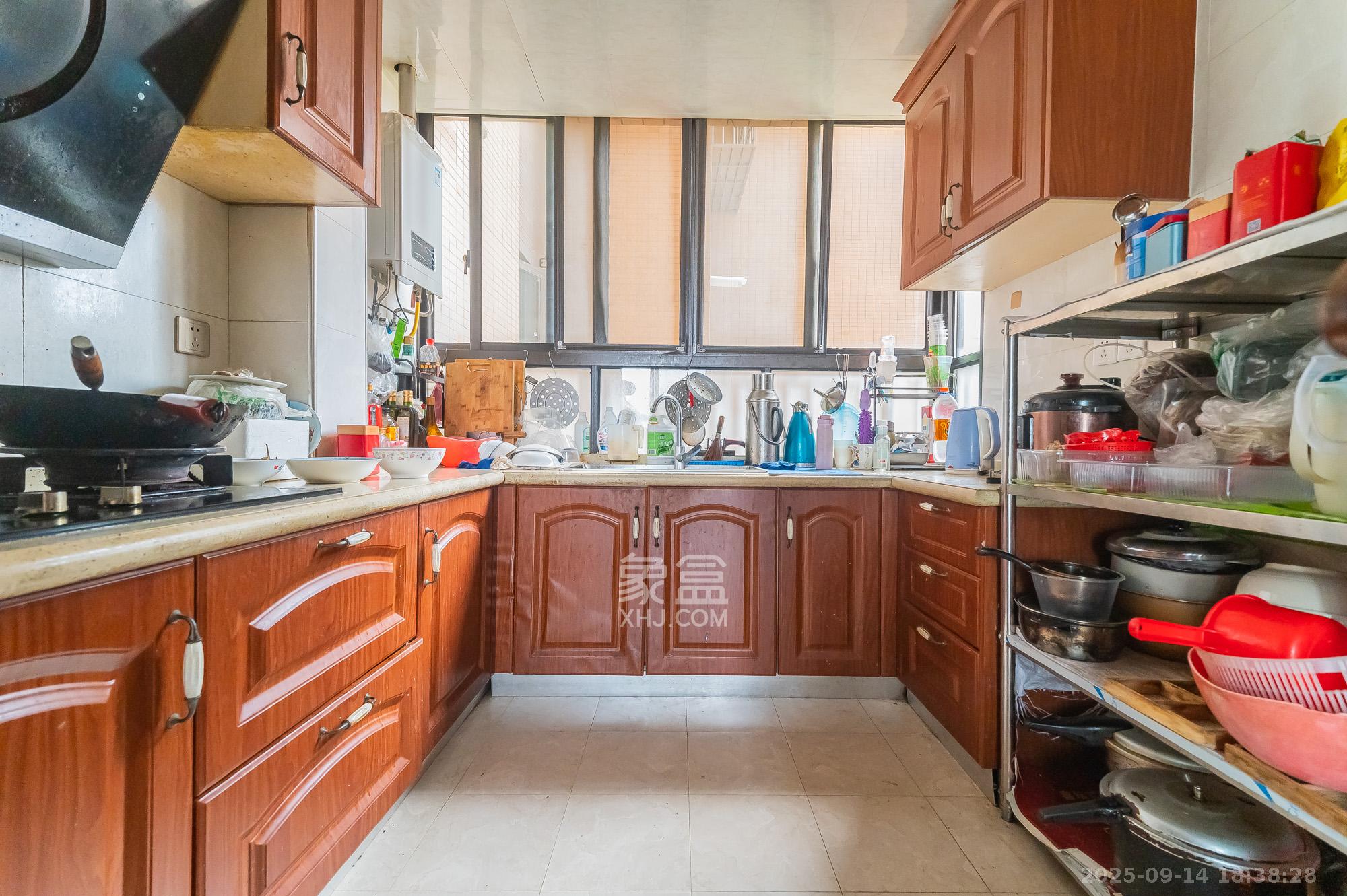 华润凤凰城三期  3室2厅2卫    97.0万厨房