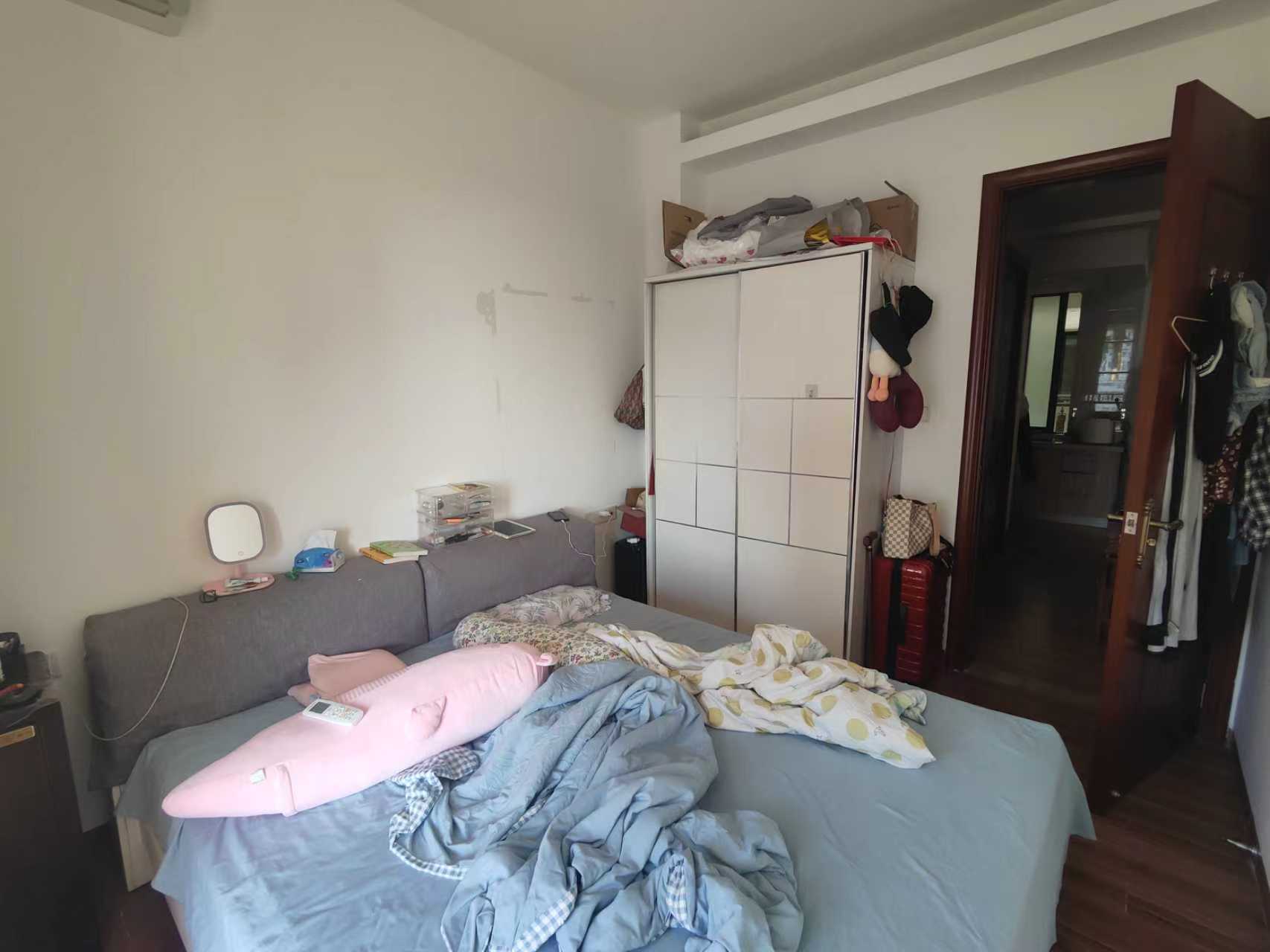 远大购物广场 1室1厅1卫 90.0万 远大购物广场 1室1厅1卫 90.0万卧室