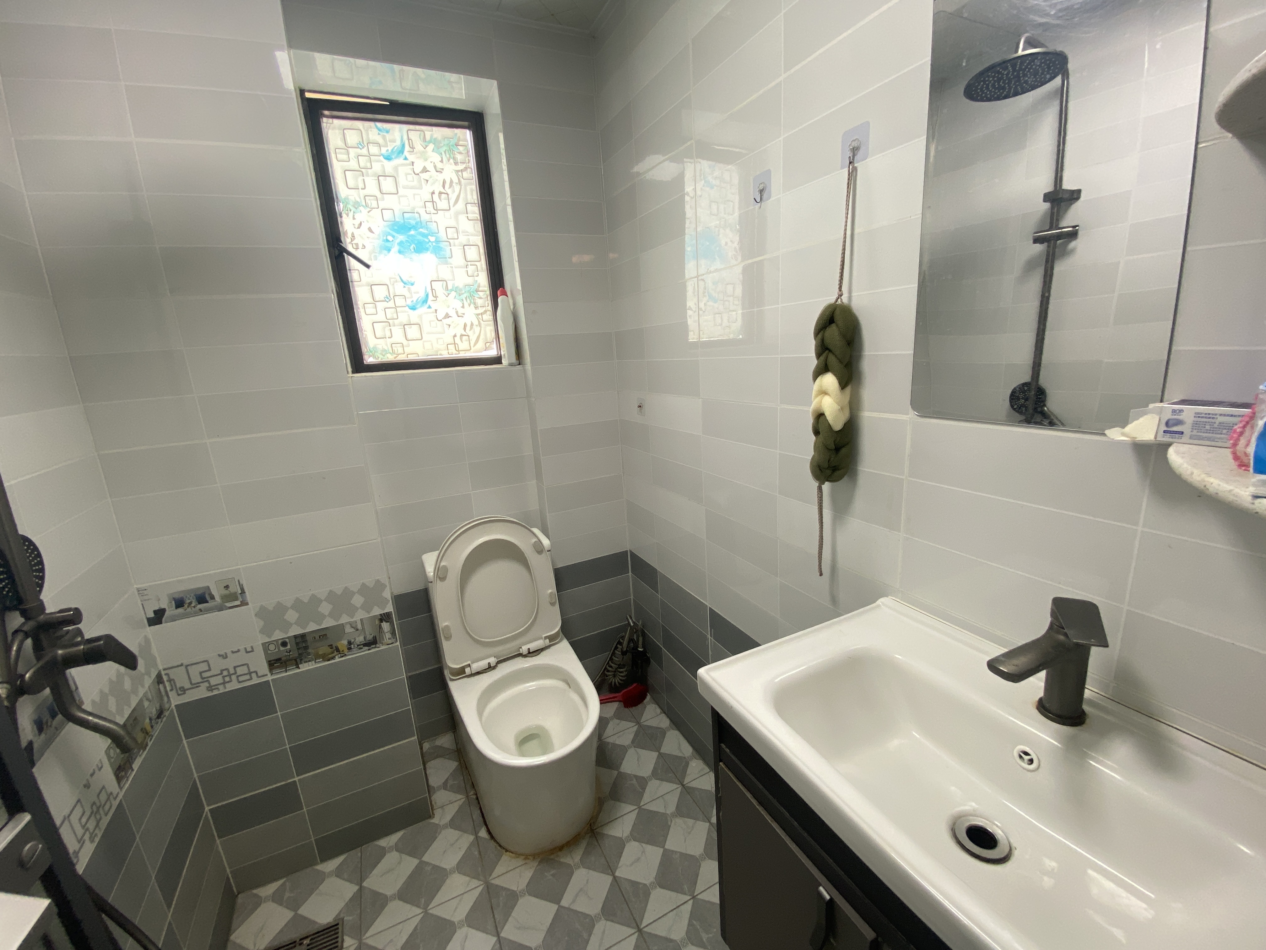 滨江名苑(滨江路) 2室1厅1卫 2200.0元/月 滨江名苑(滨江路) 2室1厅1卫 2200.0元/月室内图