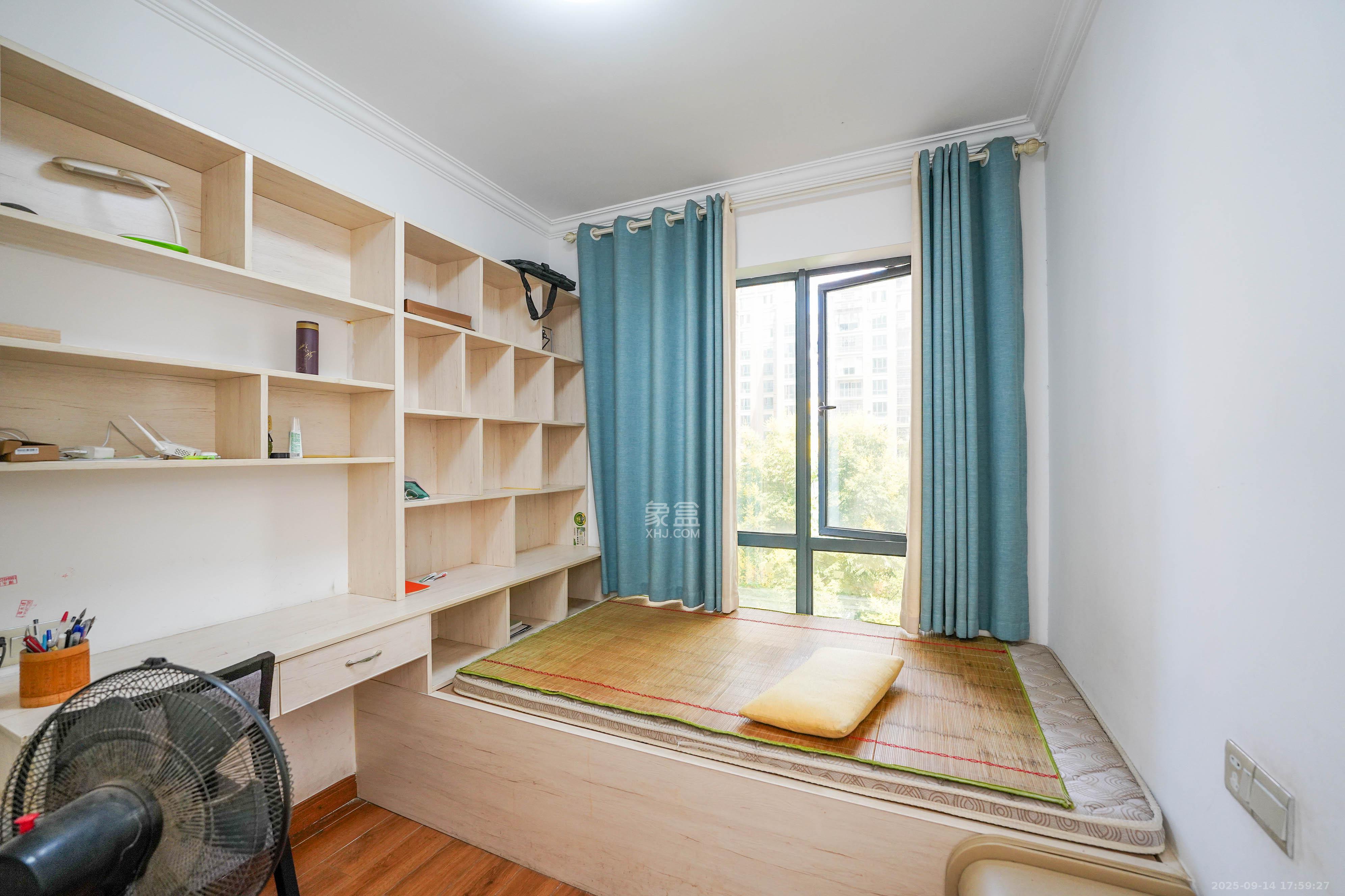 金谷豪庭 4室2厅2卫 69.8万 金谷豪庭 4室2厅2卫 69.8万卧室