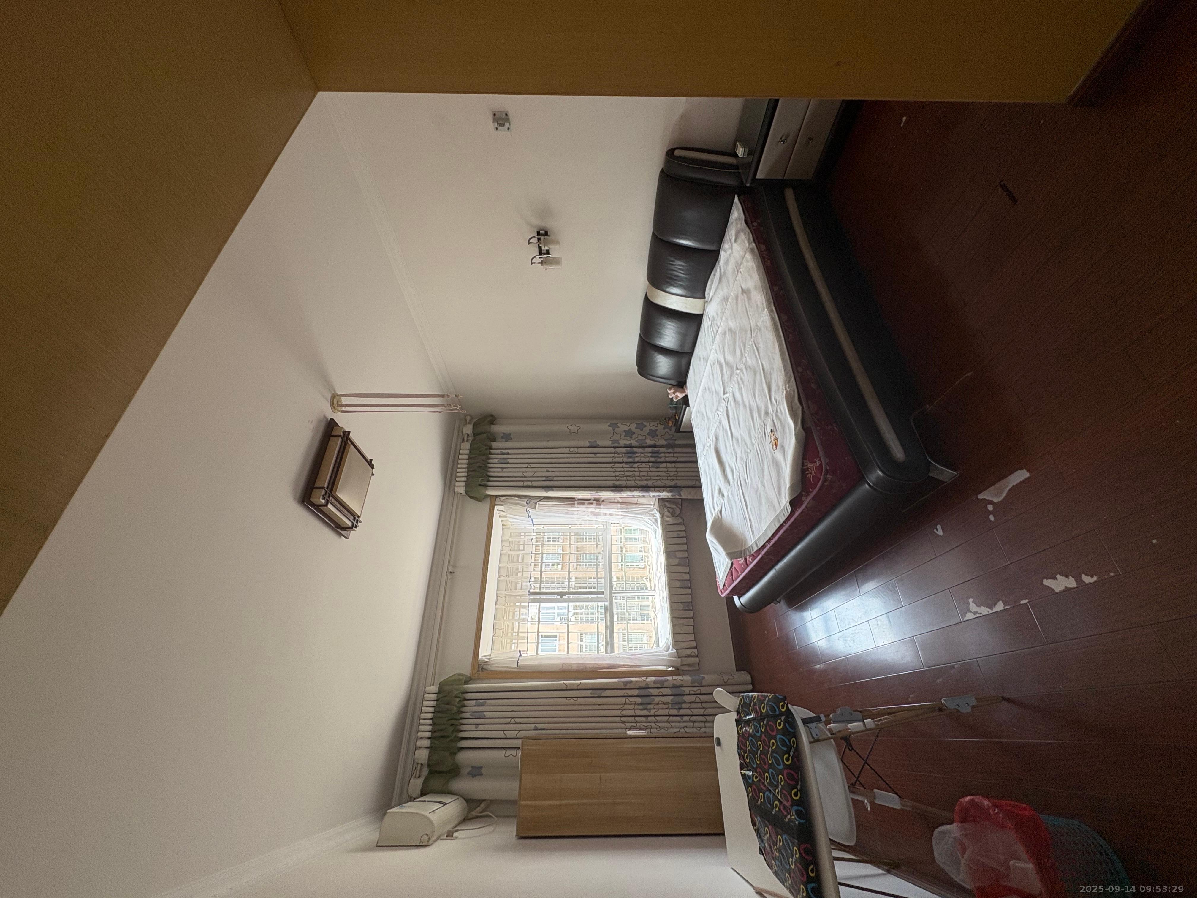 先锋新宇  3室2厅2卫    2300.0元/月室内图