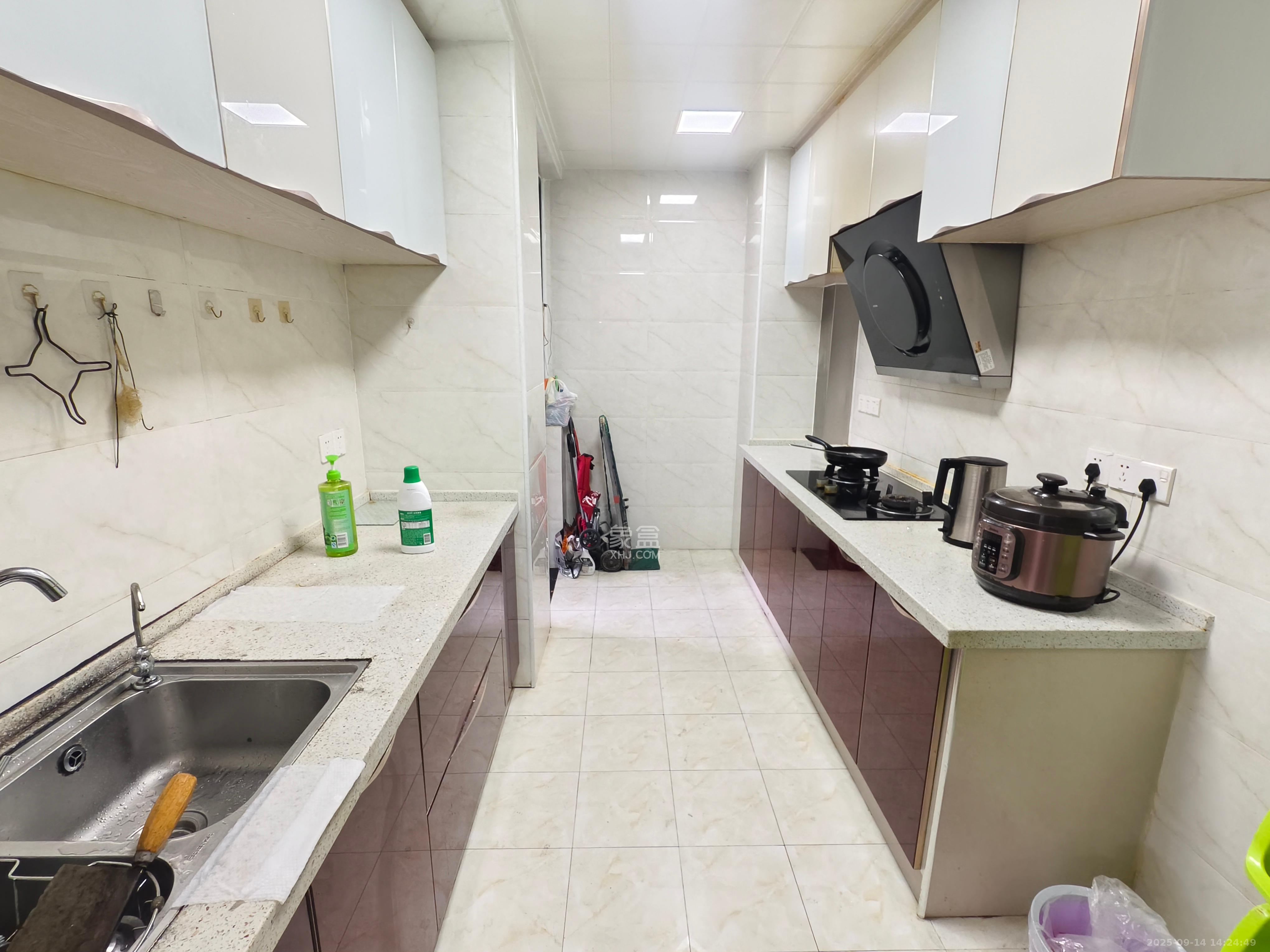 蓝山郡  3室2厅2卫    2500.0元/月 蓝山郡  3室2厅2卫    2500.0元/月室内图