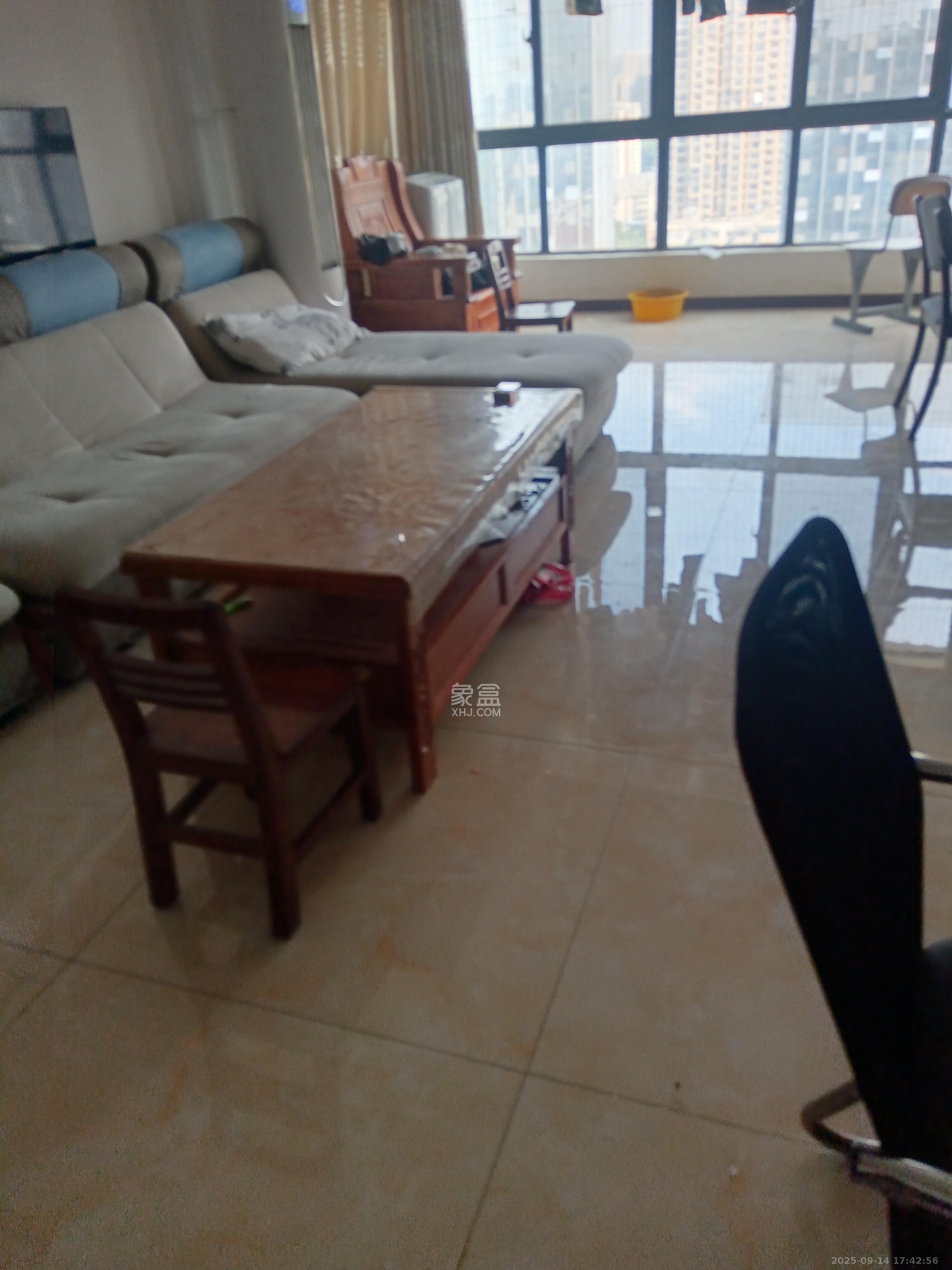 中南红领邦（红星嘉和苑）  3室2厅2卫    2300.0元/月室内图