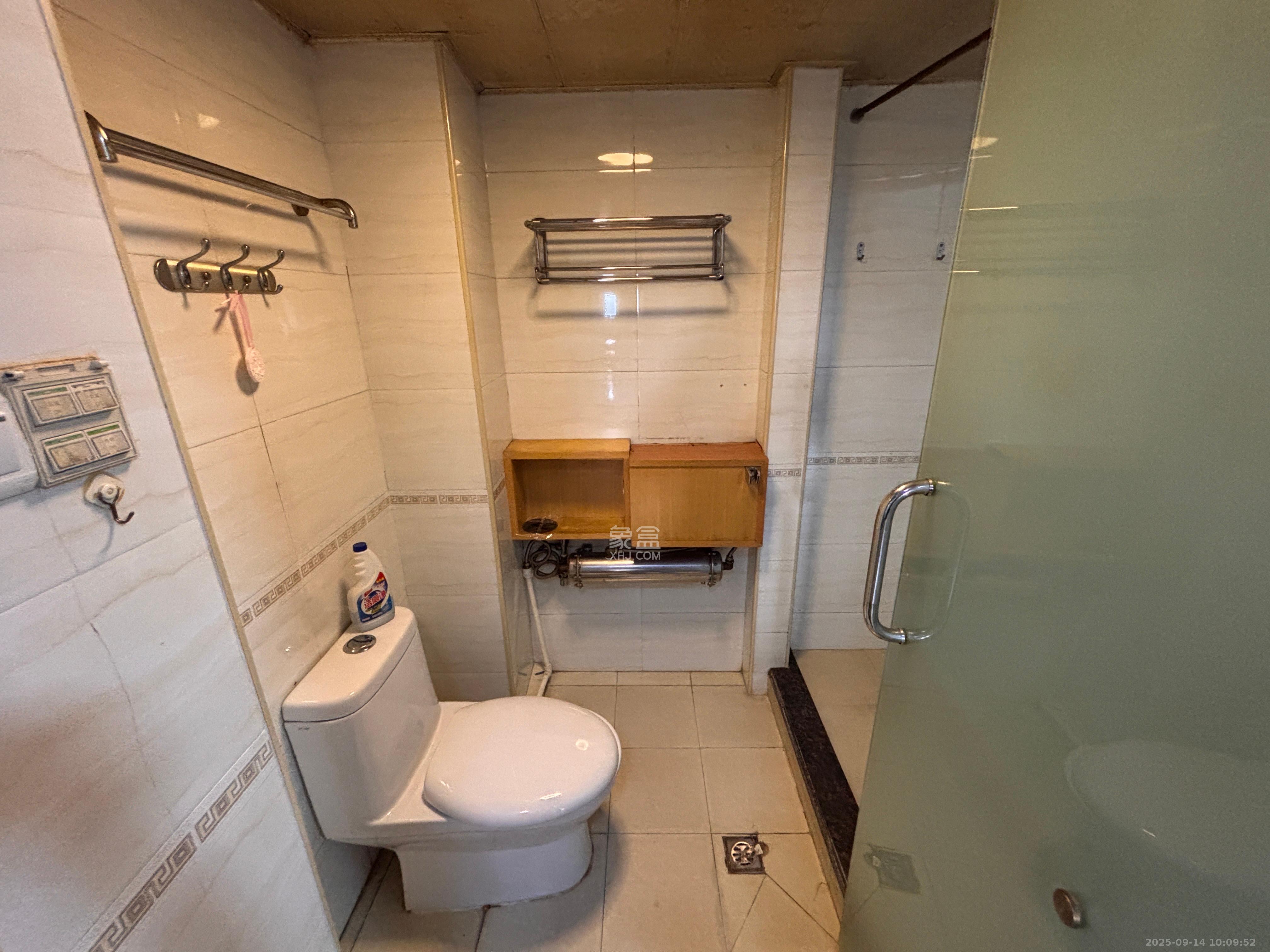 加加大街(华景苑) 1室1厅1卫 1300.0元/月 加加大街(华景苑) 1室1厅1卫 1300.0元/月室内图