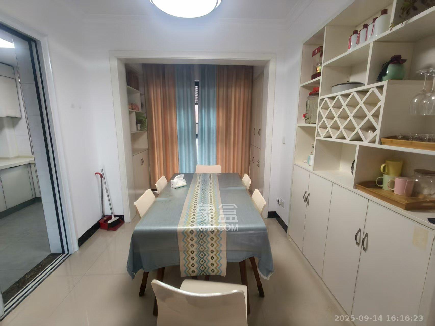 博长山水香颐  4室2厅2卫    2400.0元/月室内图