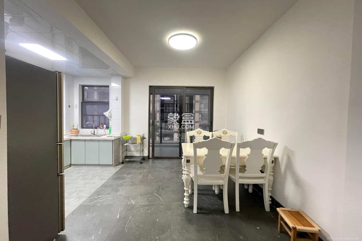 润和滨江府 4室2厅2卫 2800.0元/月 润和滨江府 4室2厅2卫 2800.0元/月室内图