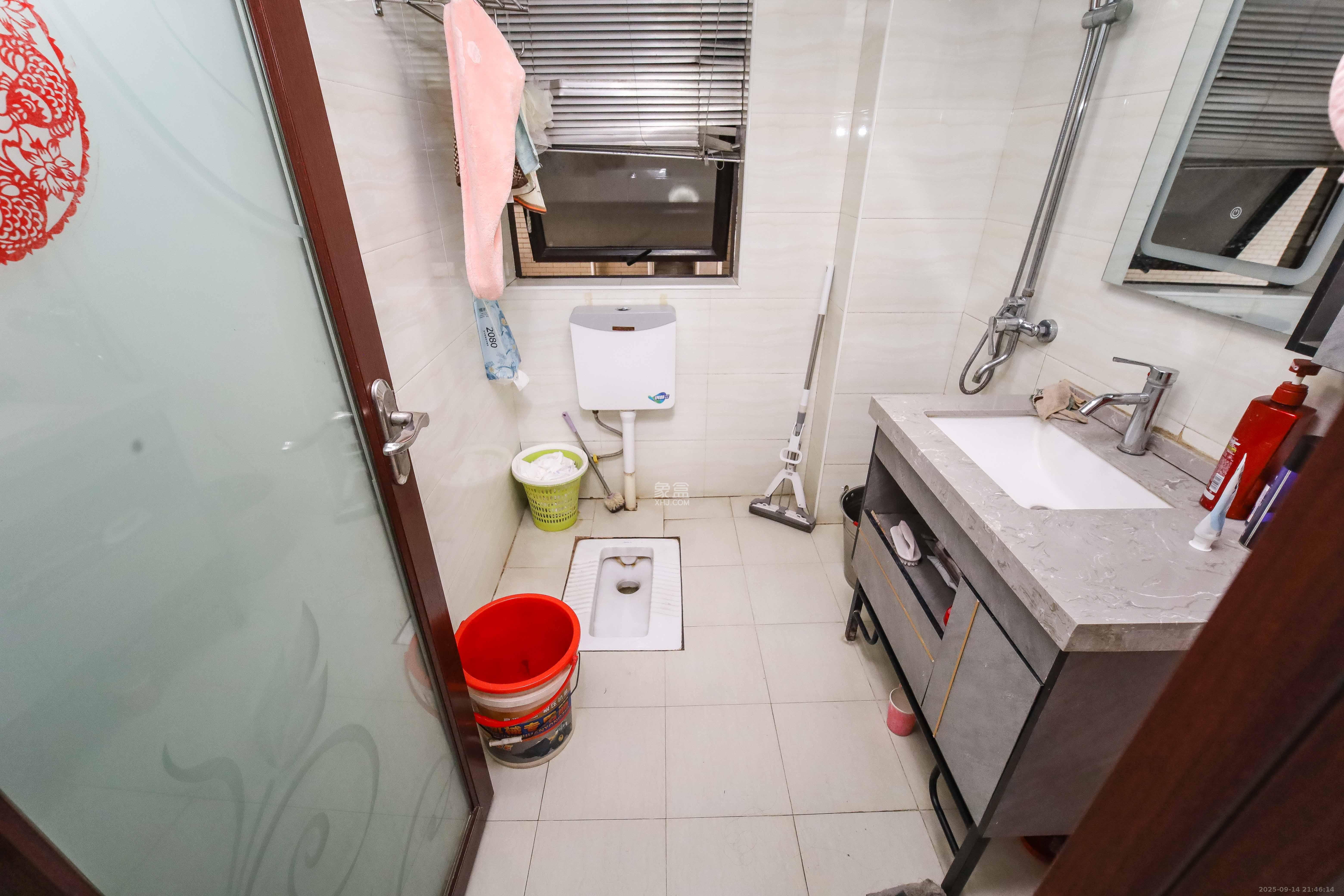 上东辛顿公寓  3室2厅1卫    65.0万卫生间