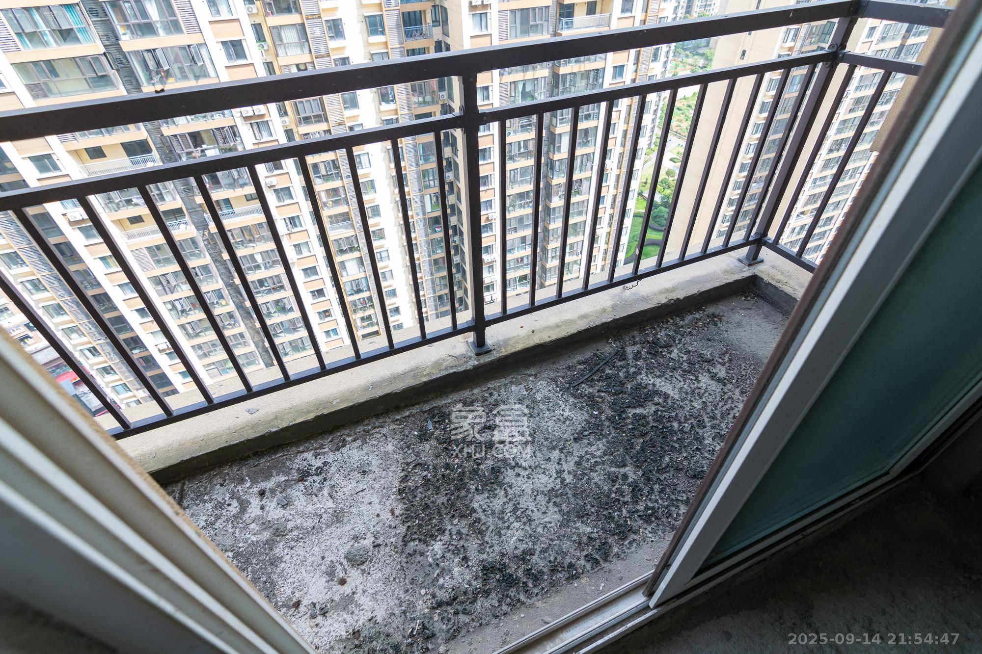 富兴悦府（富兴学府名邸)  4室2厅2卫    73.0万阳台