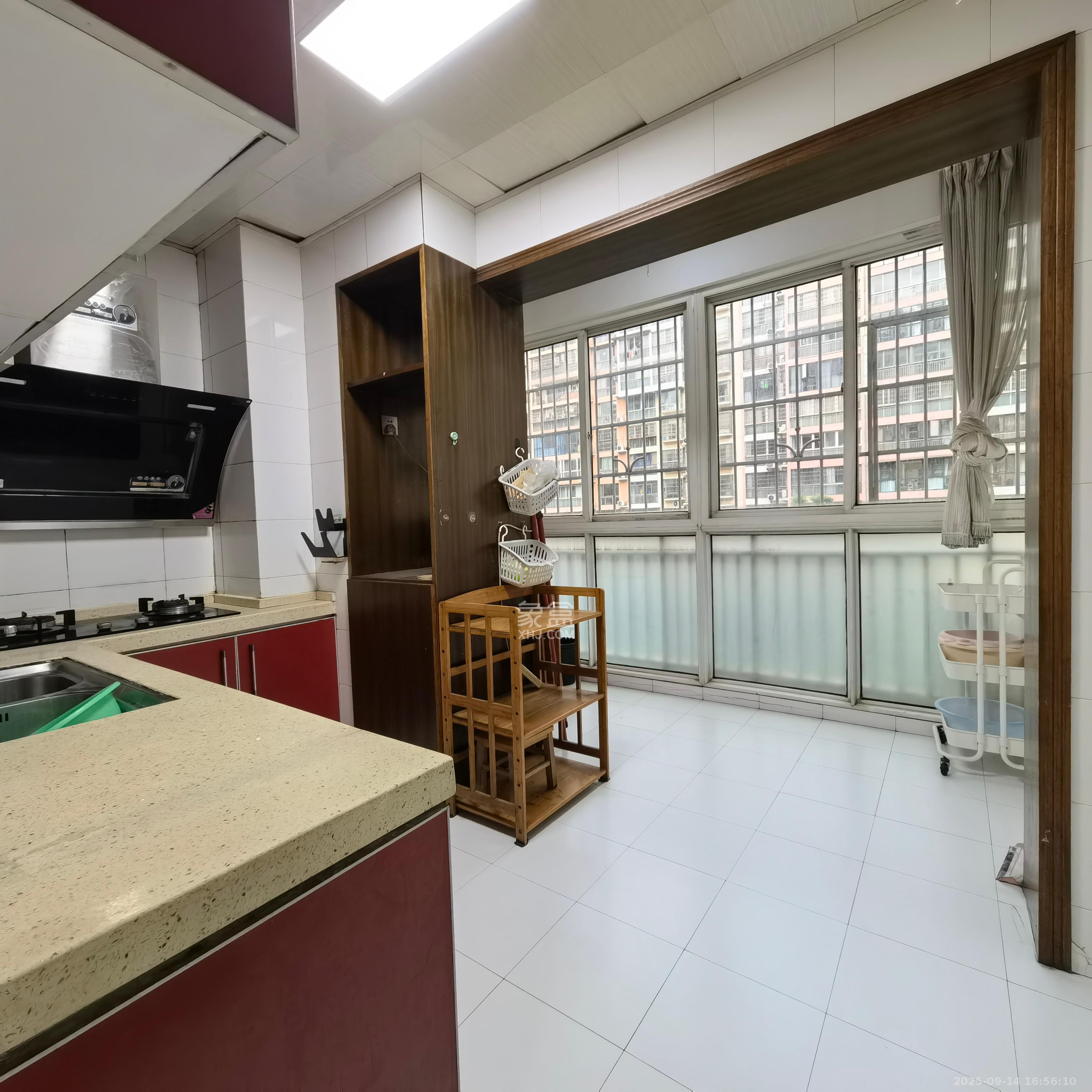 阳光丽景  3室2厅2卫    2000.0元/月室内图