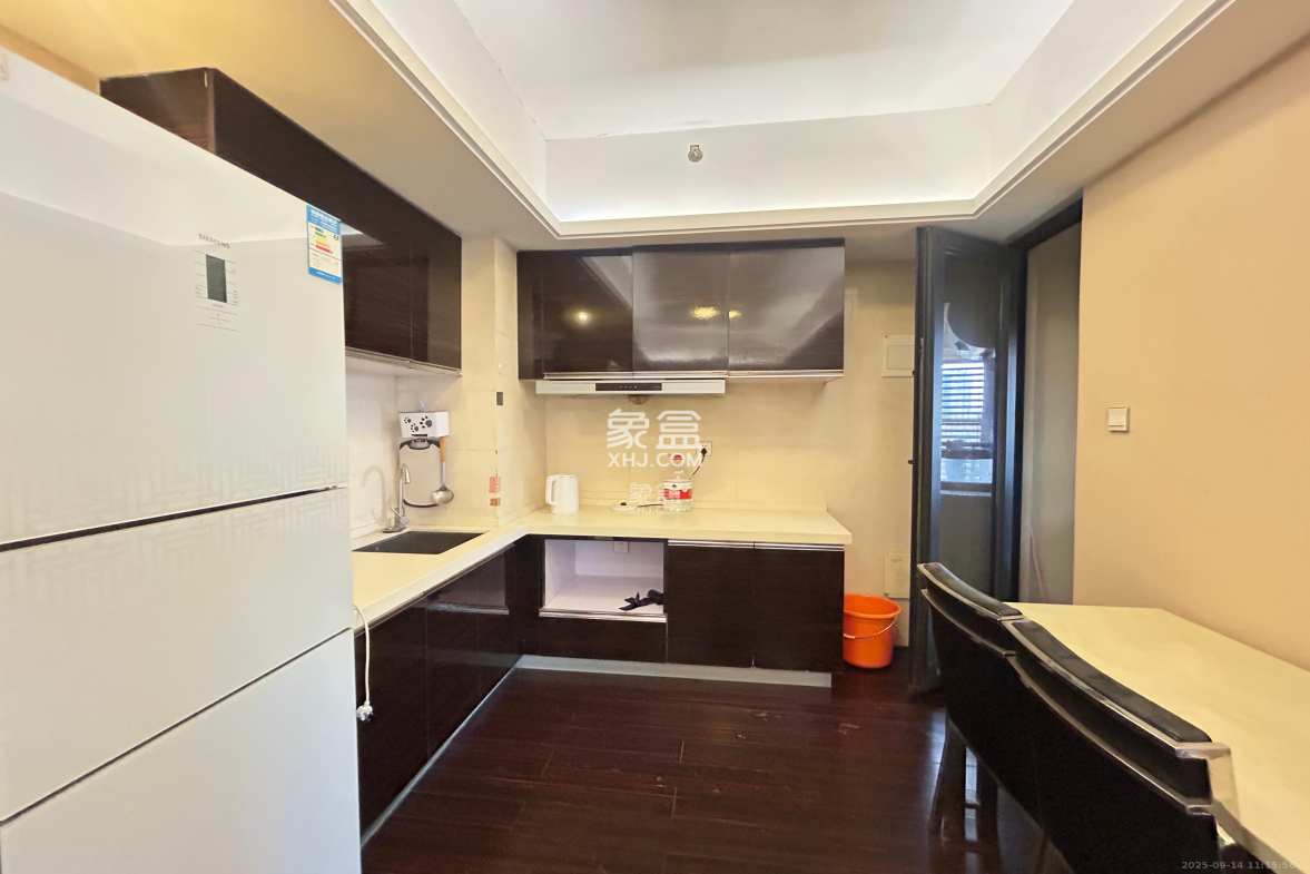 德思勤城市广场(宝格丽公寓) 1室1厅1卫 1800.0元/月 德思勤城市广场(宝格丽公寓) 1室1厅1卫 1800.0元/月室内图