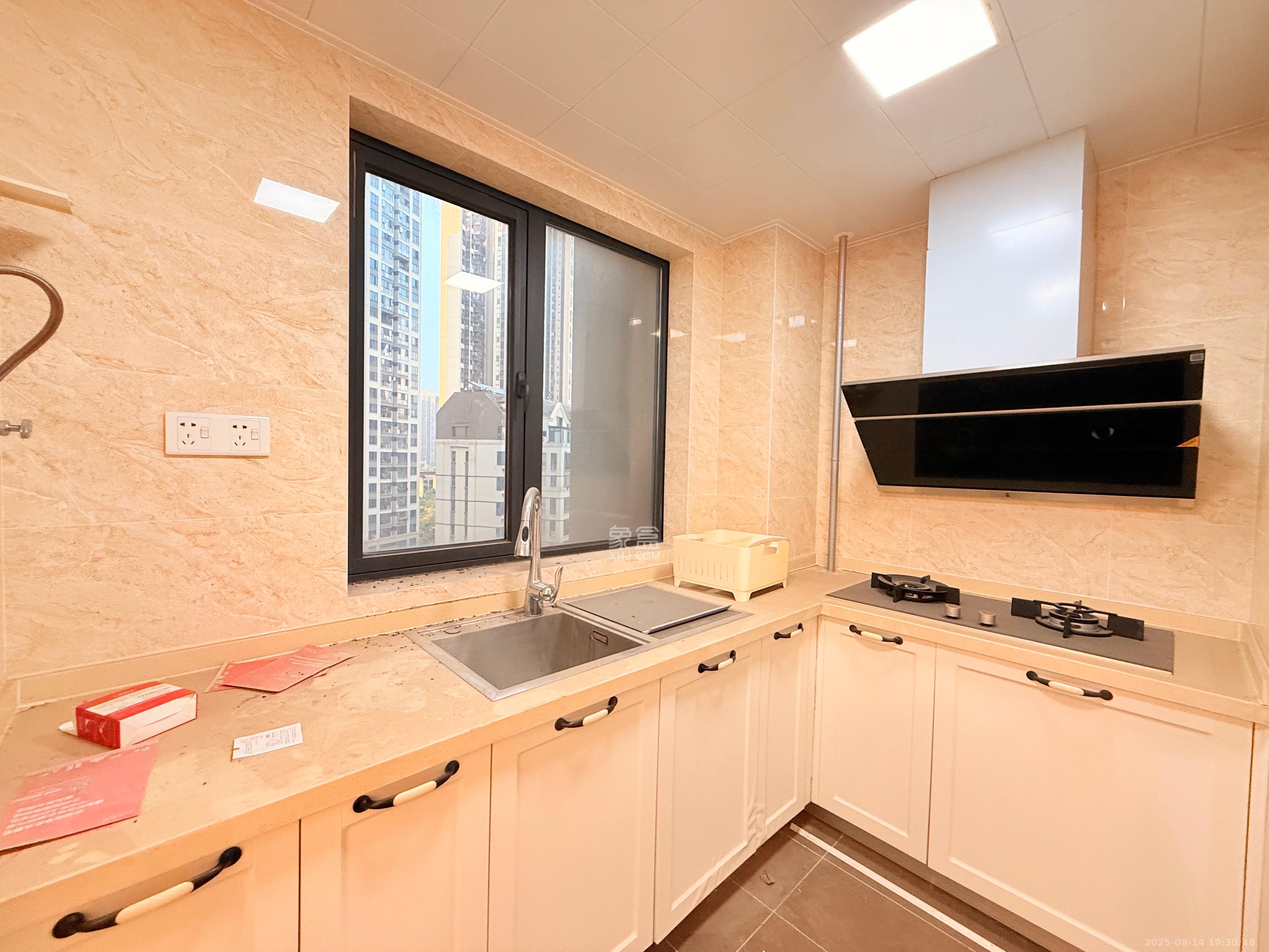 万科魅力之城观澜里 4室2厅2卫 5000.0元/月 万科魅力之城观澜里 4室2厅2卫 5000.0元/月室内图