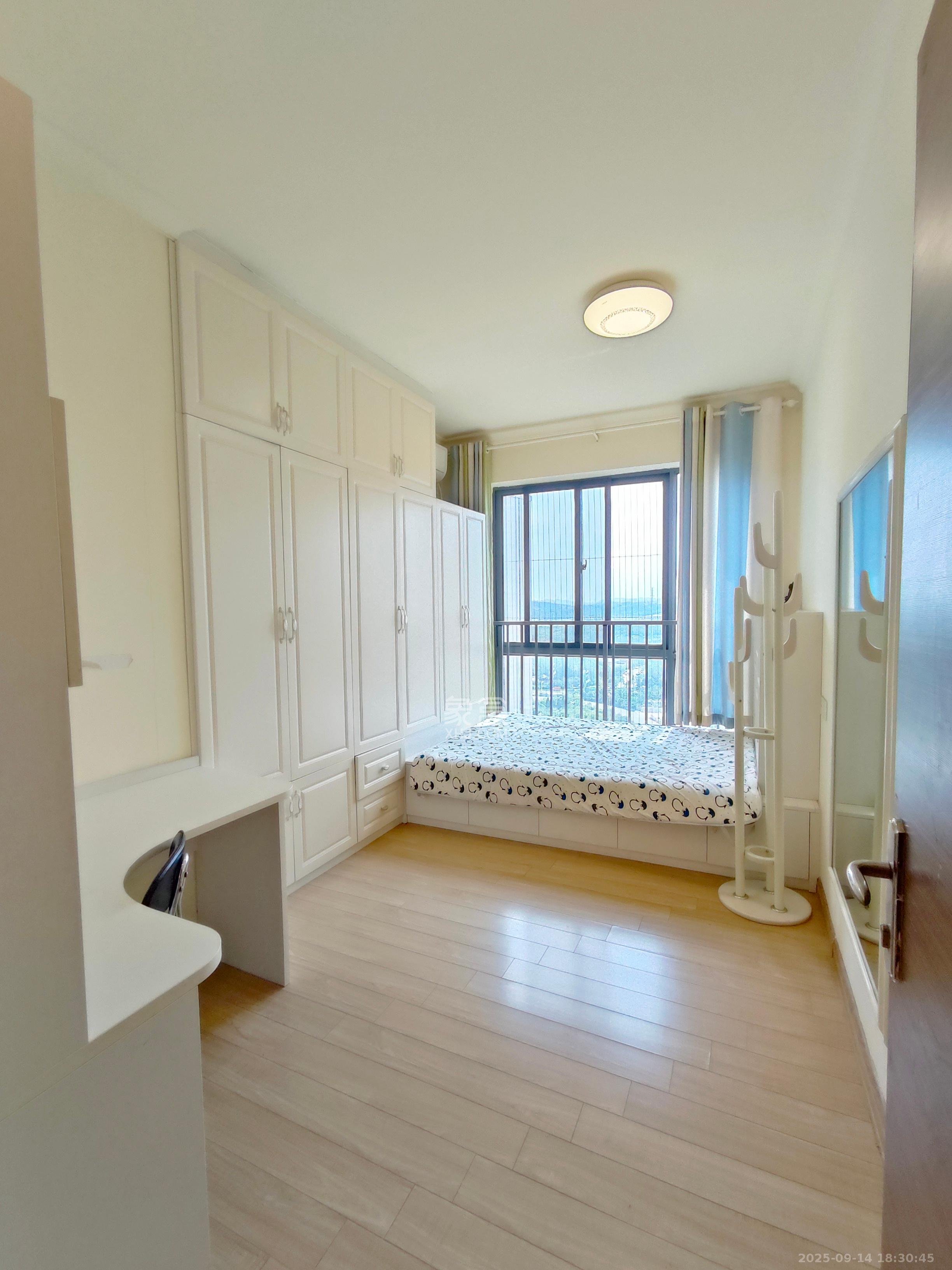 碧桂园南城首府(东宸林海)  3室2厅1卫    2600.0元/月 碧桂园南城首府(东宸林海)  3室2厅1卫    2600.0元/月室内图