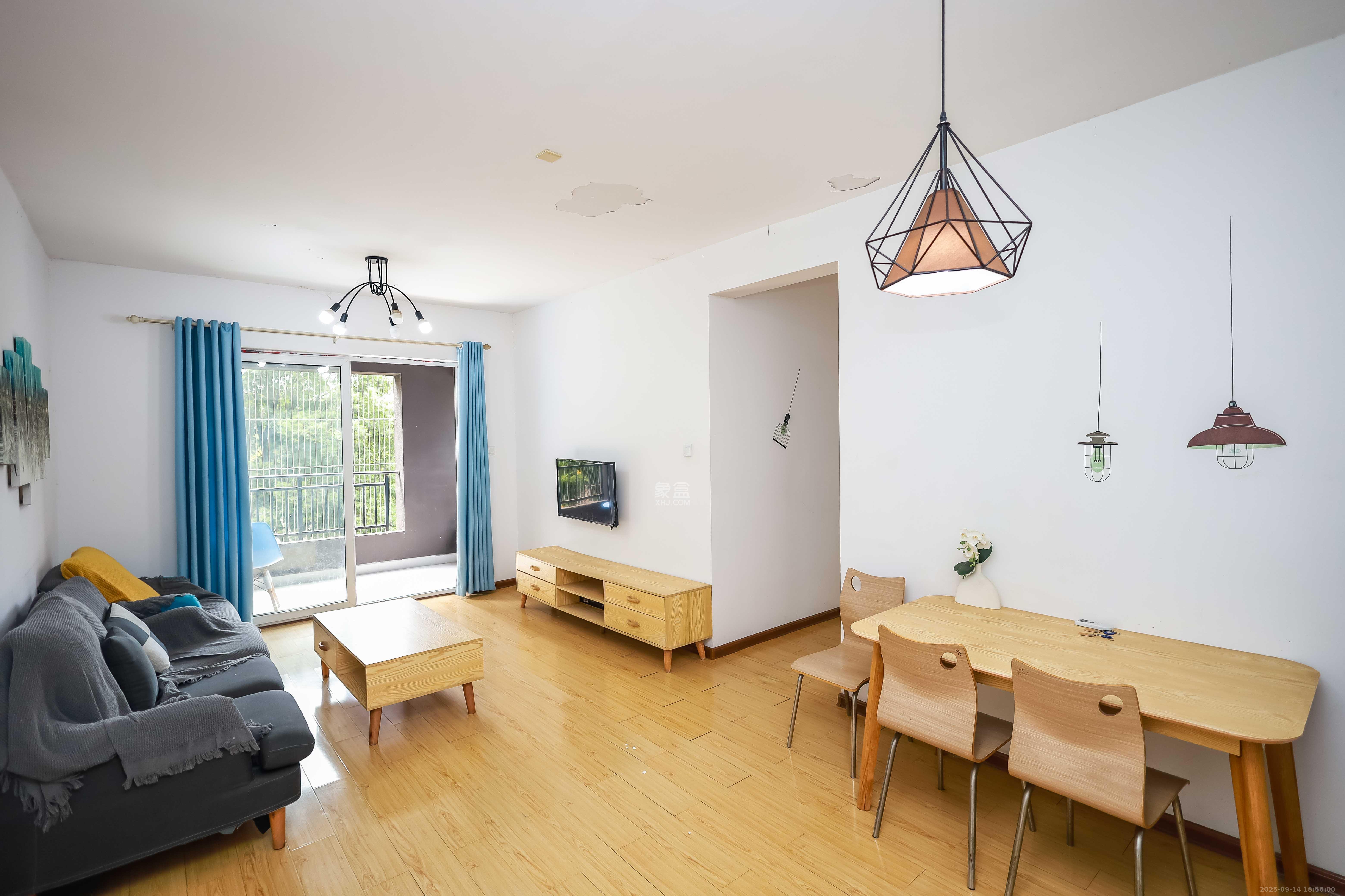 天麓尚层 3室2厅1卫 59.8万 天麓尚层 3室2厅1卫 59.8万客厅