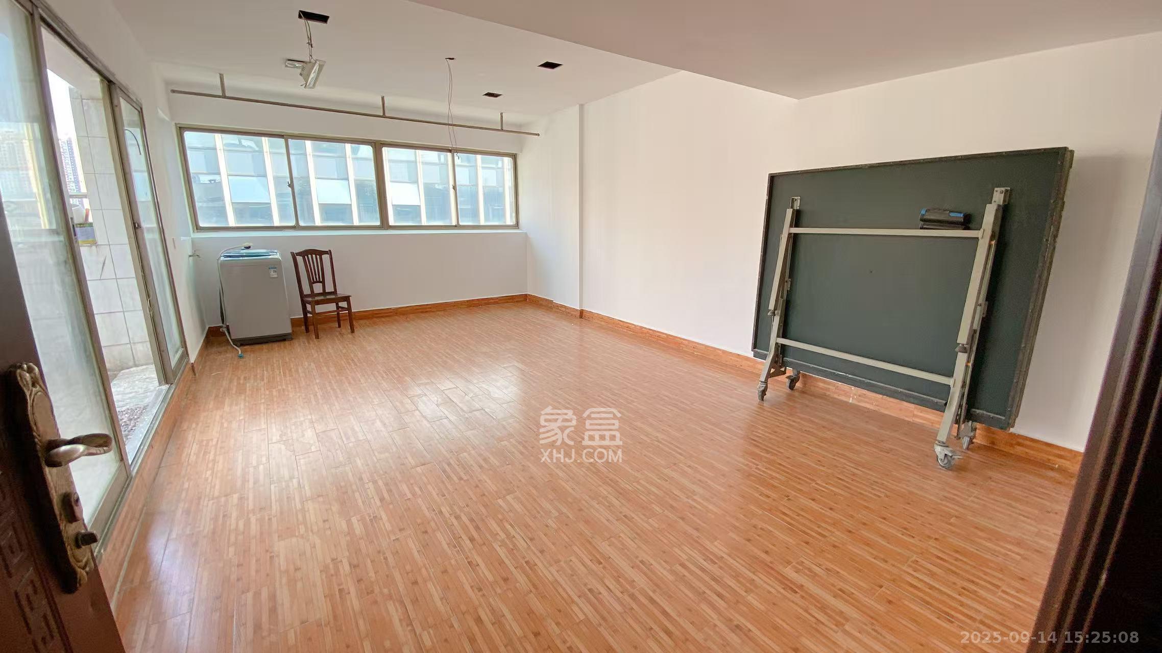 明珠苑  5室2厅1卫    3600.0元/月 明珠苑  5室2厅1卫    3600.0元/月室内图