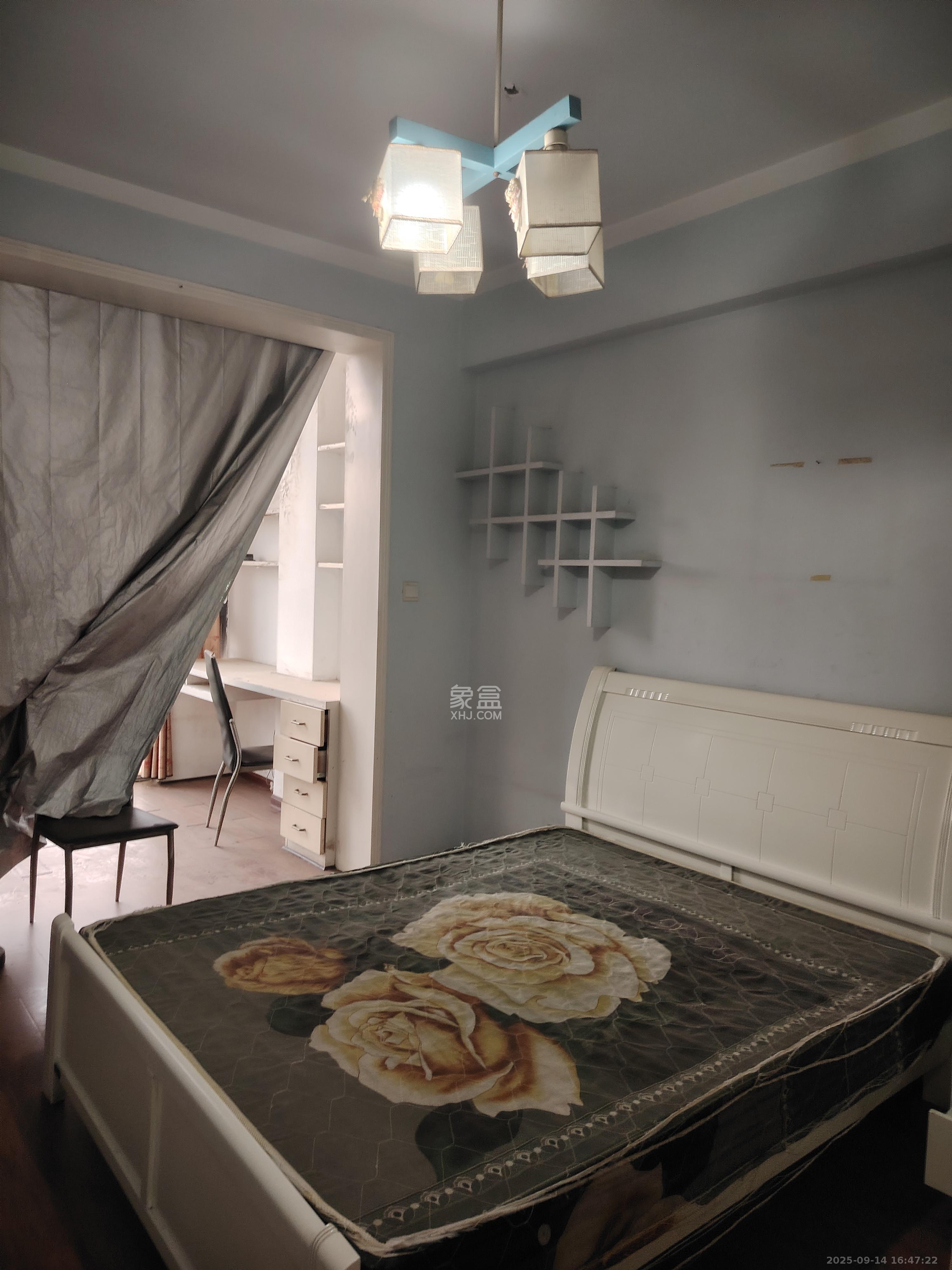 山水湾  1室2厅2卫    1350.0元/月室内图