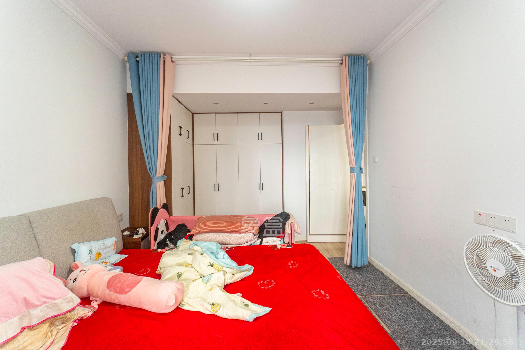 华远海蓝郡  3室2厅2卫    79.0万 华远海蓝郡  3室2厅2卫    79.0万卧室