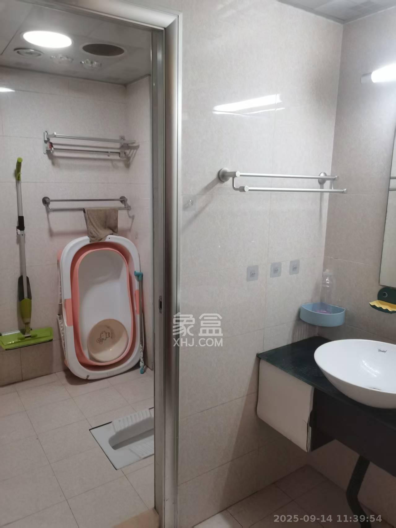 中建麓山和苑  3室2厅2卫    2200.0元/月室内图