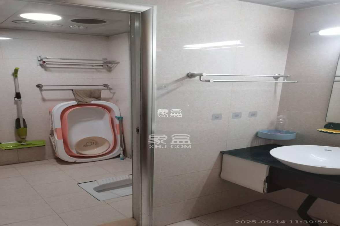 中建麓山和苑 3室2厅2卫 2200.0元/月 中建麓山和苑 3室2厅2卫 2200.0元/月室内图