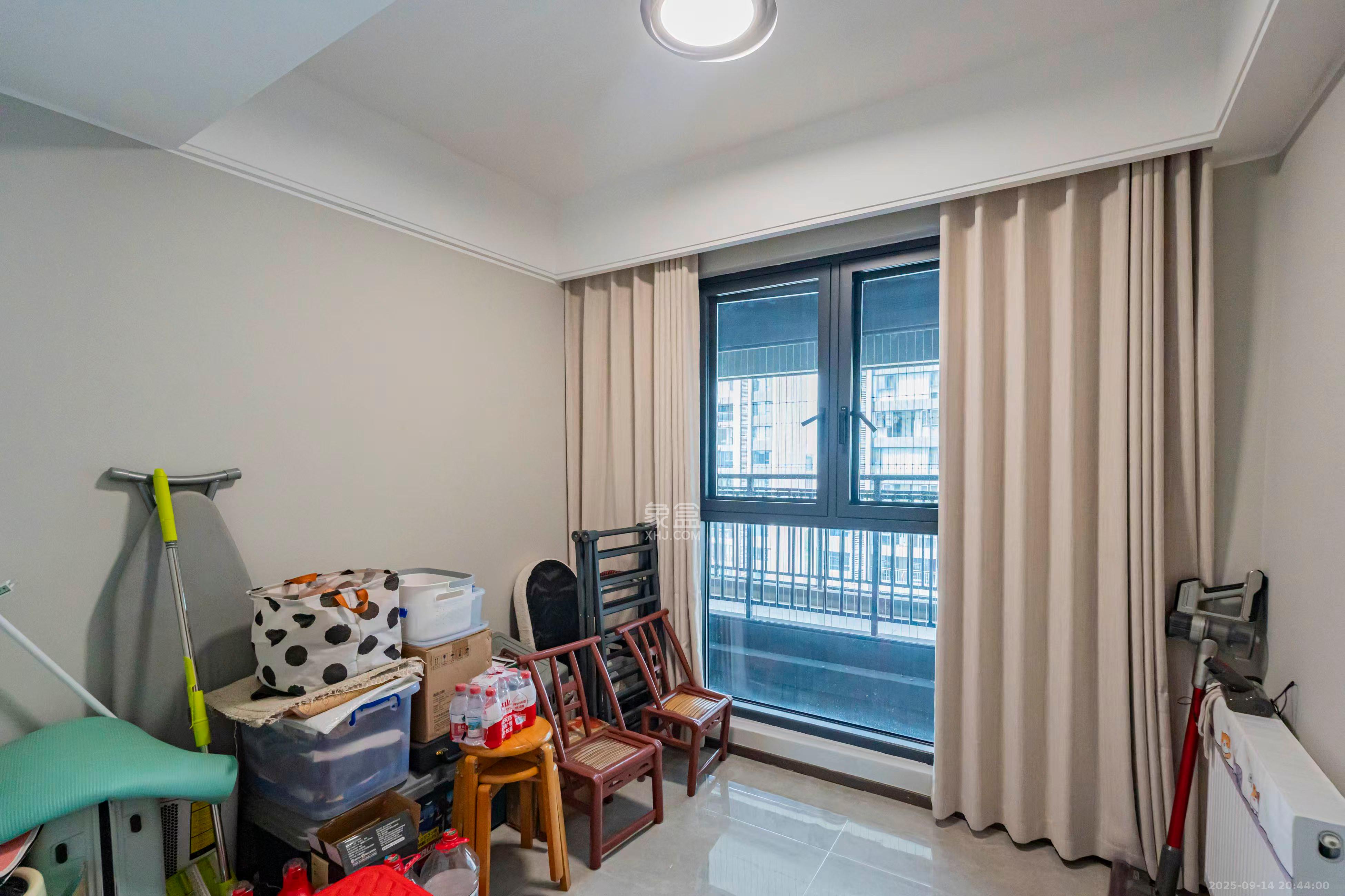 金源府  3室2厅2卫    180.0万卧室