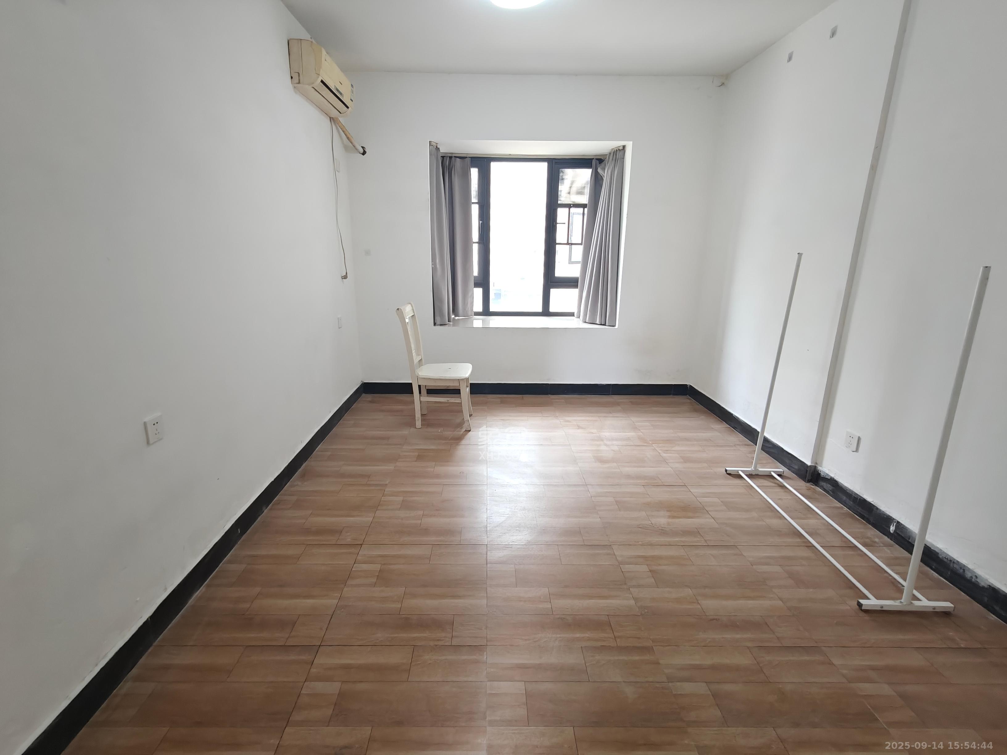 勤诚达境界城  4室2厅2卫    2300.0元/月 勤诚达境界城  4室2厅2卫    2300.0元/月室内图