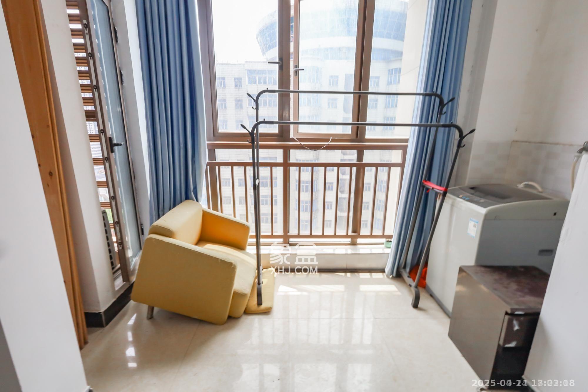 世茂铂翠湾二期  3室2厅1卫    2800.0元/月室内图