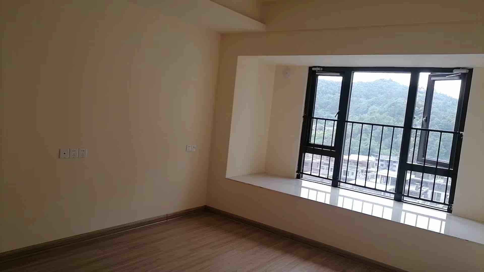 碧桂园翘楚棠  3室0厅0卫    75.0万客厅