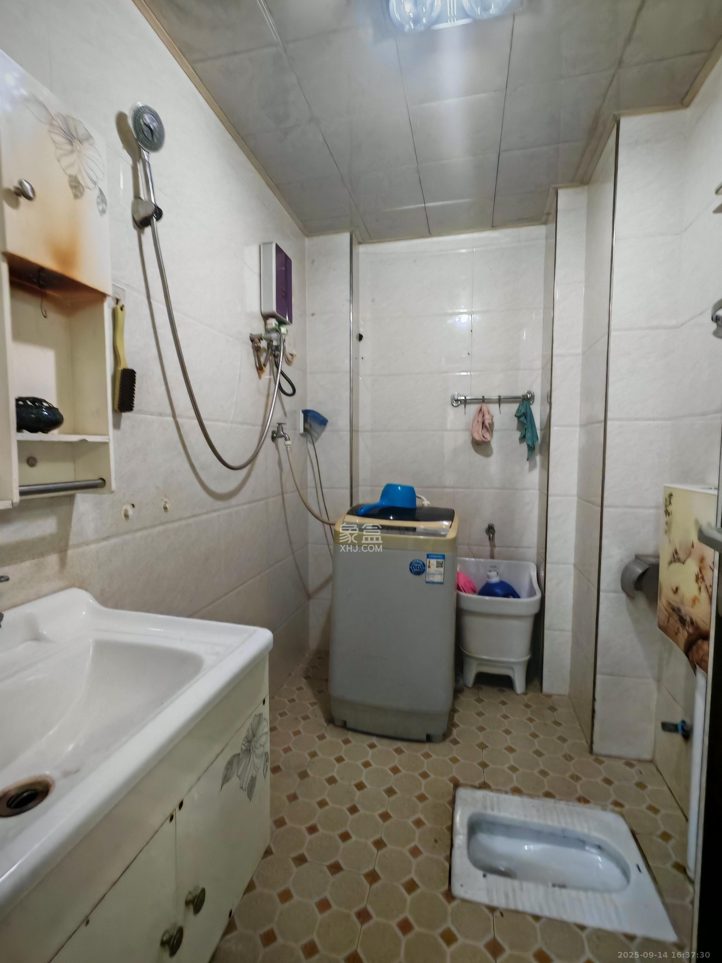 阳光锦城  1室1厅1卫    1300.0元/月室内图